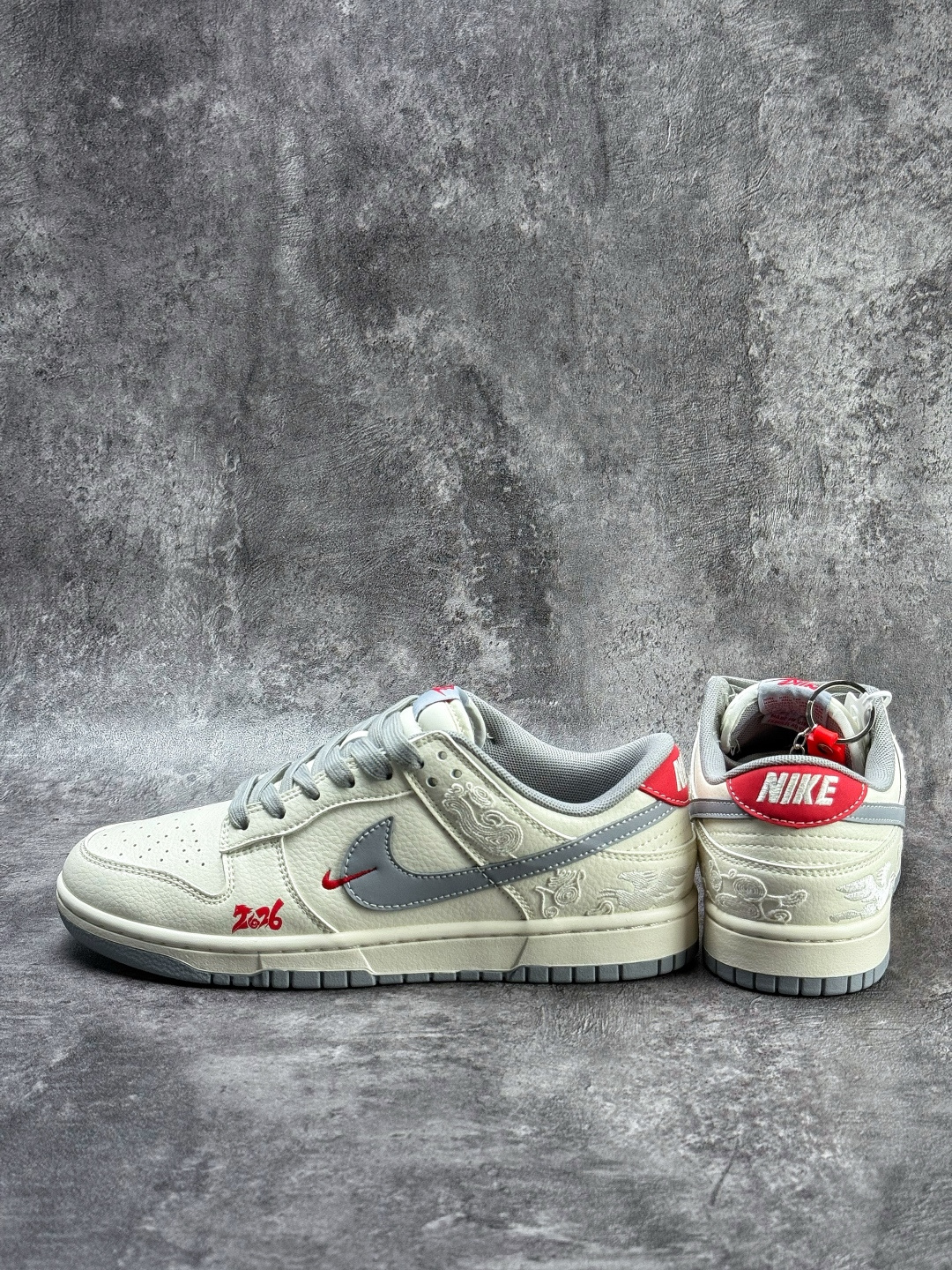 230 Nike SB Dunk Low 马年限定 白灰小勾 FF9989-024-Chinese UA Cheap High Quatity Brand Clothes Bags handbags Sneakers wholesale wholesaler seller from China Factory suppliers Fashion Clothing Shoes best Quality Beautiful Price 230 Nike SB Dunk Low 马年限定 白灰小勾 FF9989-024