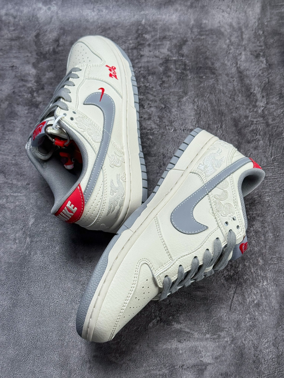230 Nike SB Dunk Low 马年限定 白灰小勾 FF9989-024-Chinese UA Cheap High Quatity Brand Clothes Bags handbags Sneakers wholesale wholesaler seller from China Factory suppliers Fashion Clothing Shoes best Quality Beautiful Price 230 Nike SB Dunk Low 马年限定 白灰小勾 FF9989-024