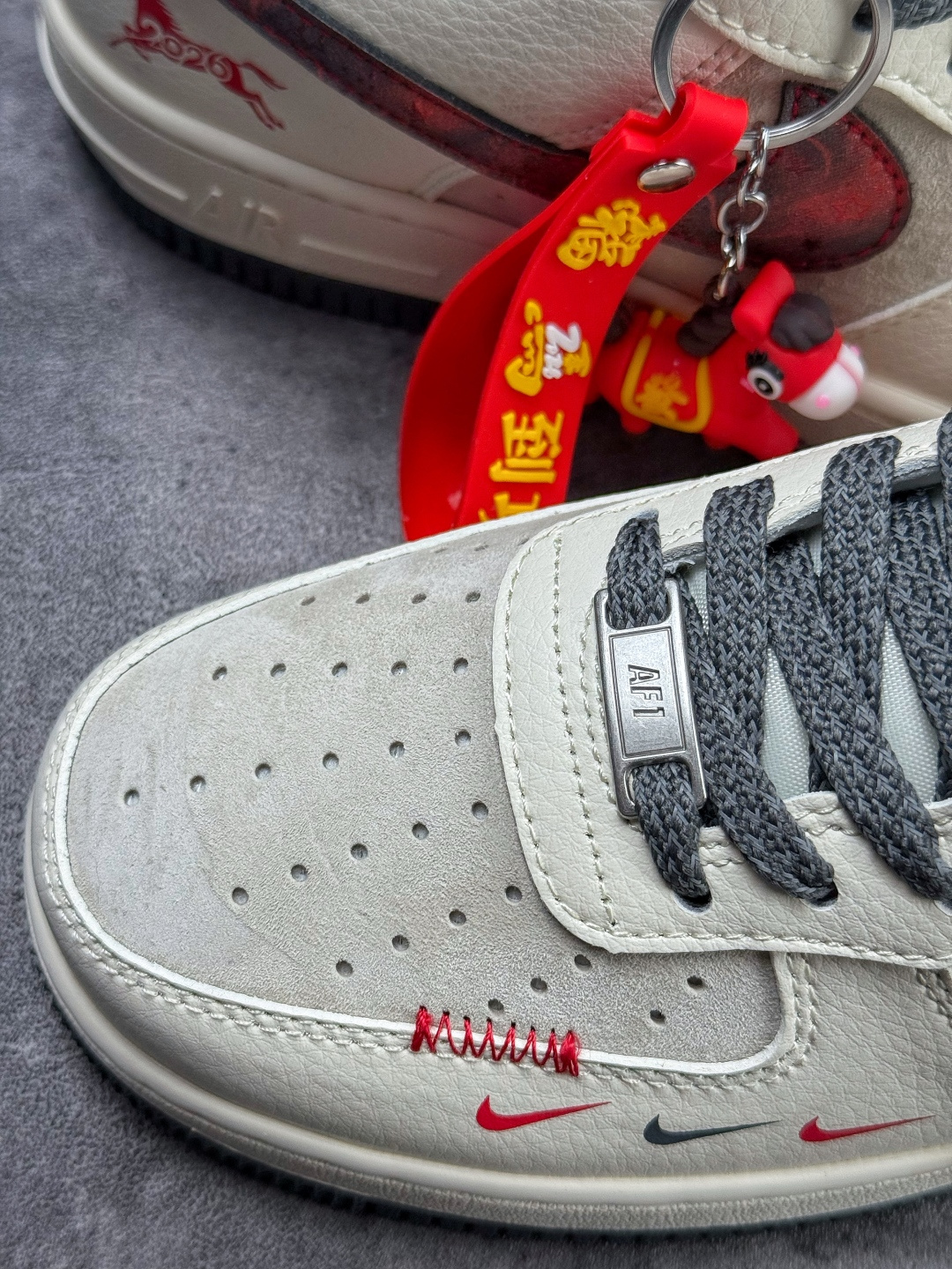 Nike Air Force 1 Low 07 马年限定 白灰红三小勾满天星 XT6998-147-Top High Quatity Cheap Sneakers Fashion Clothing Clothes Bags handbags Shoes of all Brand wholesale With The best Quality And Beautiful Price from China Factory Chinese suppliers wholesaler seller Nike Air Force 1 Low 07 马年限定 白灰红三小勾满天星 XT6998-147