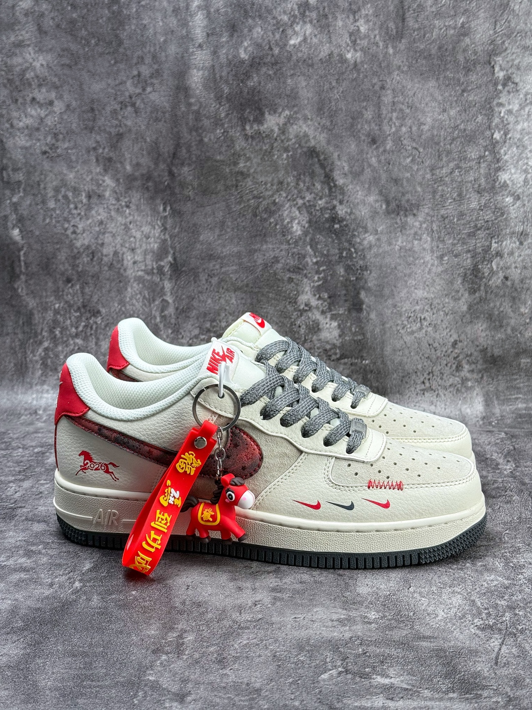 Nike Air Force 1 Low 07 马年限定 白灰红三小勾满天星 XT6998-147-Top High Quatity Cheap Sneakers Fashion Clothing Clothes Bags handbags Shoes of all Brand wholesale With The best Quality And Beautiful Price from China Factory Chinese suppliers wholesaler seller Nike Air Force 1 Low 07 马年限定 白灰红三小勾满天星 XT6998-147