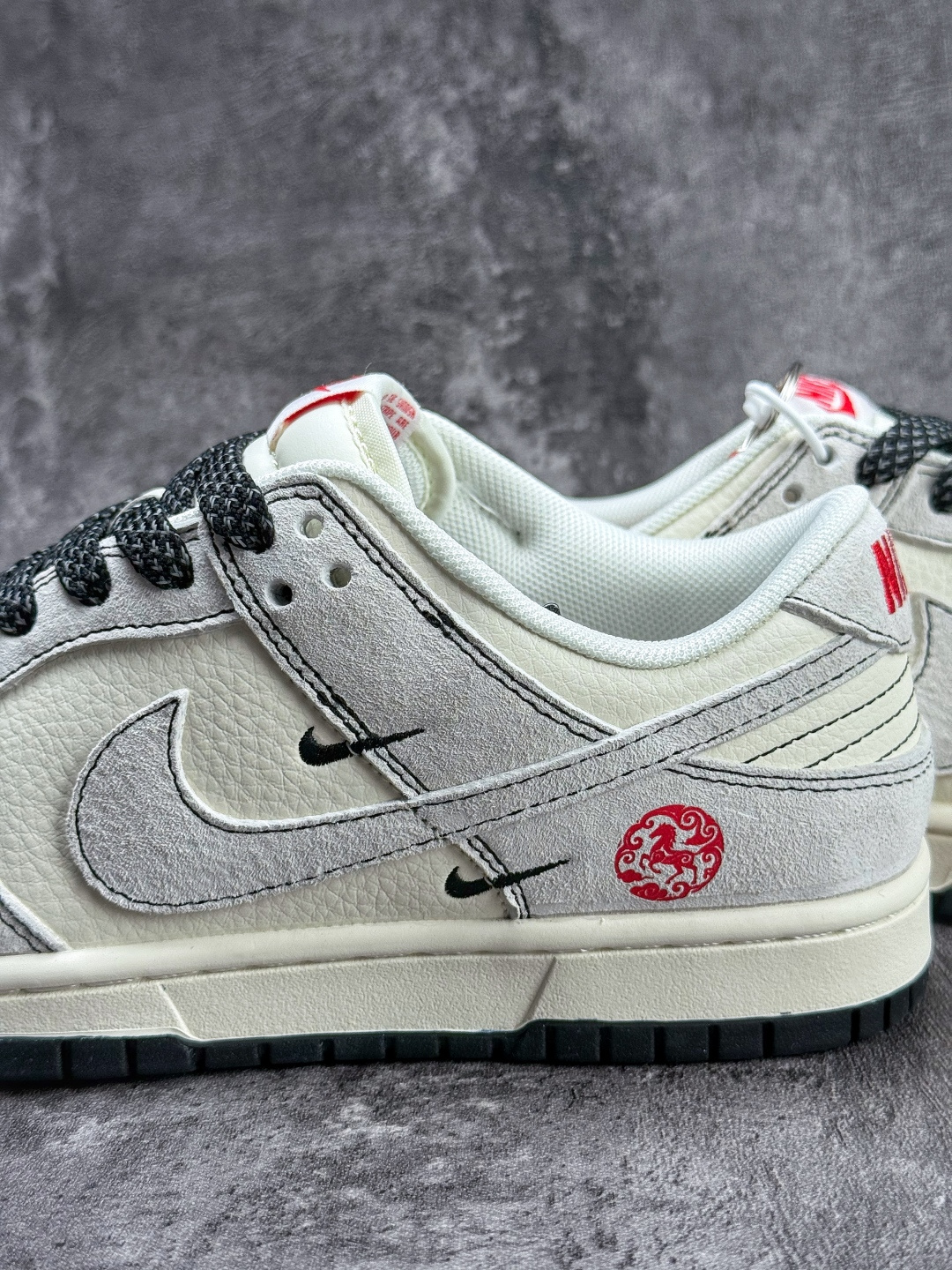 Nike SB Dunk Low 马年限定 灰白双小勾满天星 SD6868-114-Top High Quatity Cheap Sneakers Fashion Clothing Clothes Bags handbags Shoes of all Brand wholesale With The best Quality And Beautiful Price from China Factory Chinese suppliers wholesaler seller Nike SB Dunk Low 马年限定 灰白双小勾满天星 SD6868-114