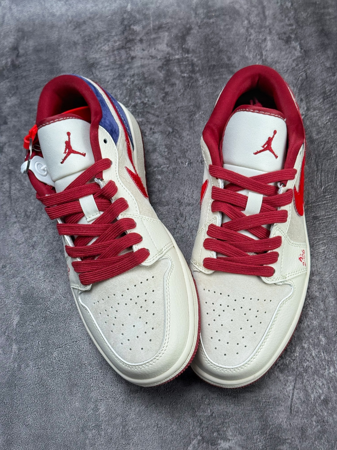 Air Jordan 1 Retro Low 马年限定 白灰红 XT6998-131-Top High Quatity Cheap Sneakers Fashion Clothing Clothes Bags handbags Shoes of all Brand wholesale With The best Quality And Beautiful Price from China Factory Chinese suppliers wholesaler seller Air Jordan 1 Retro Low 马年限定 白灰红 XT6998-131
