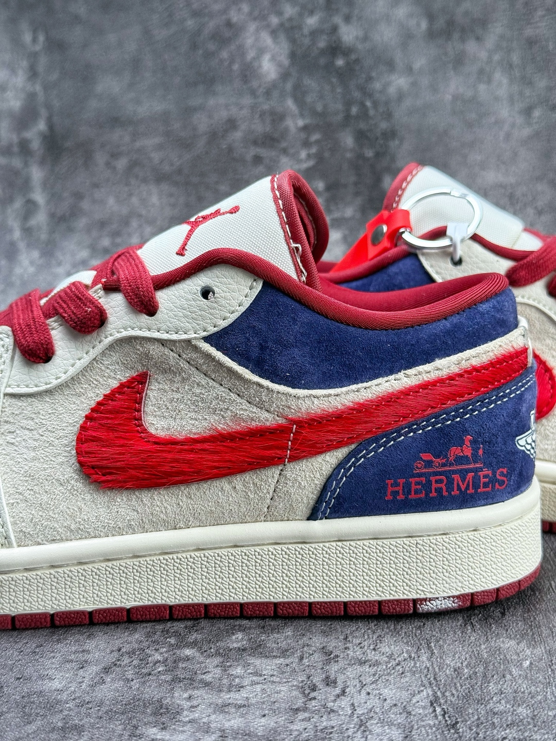 Air Jordan 1 Retro Low 马年限定 白灰红 XT6998-131-Top High Quatity Cheap Sneakers Fashion Clothing Clothes Bags handbags Shoes of all Brand wholesale With The best Quality And Beautiful Price from China Factory Chinese suppliers wholesaler seller Air Jordan 1 Retro Low 马年限定 白灰红 XT6998-131