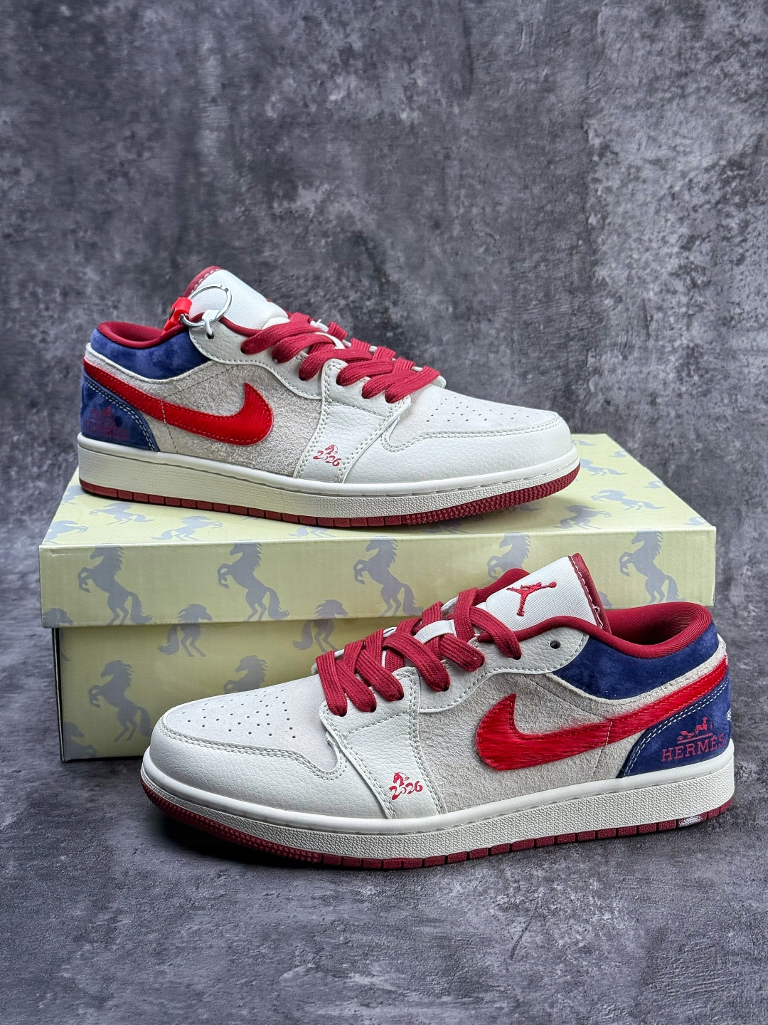 Air Jordan 1 Retro Low 马年限定 白灰红 XT6998-131-Top High Quatity Cheap Sneakers Fashion Clothing Clothes Bags handbags Shoes of all Brand wholesale With The best Quality And Beautiful Price from China Factory Chinese suppliers wholesaler seller Air Jordan 1 Retro Low 马年限定 白灰红 XT6998-131