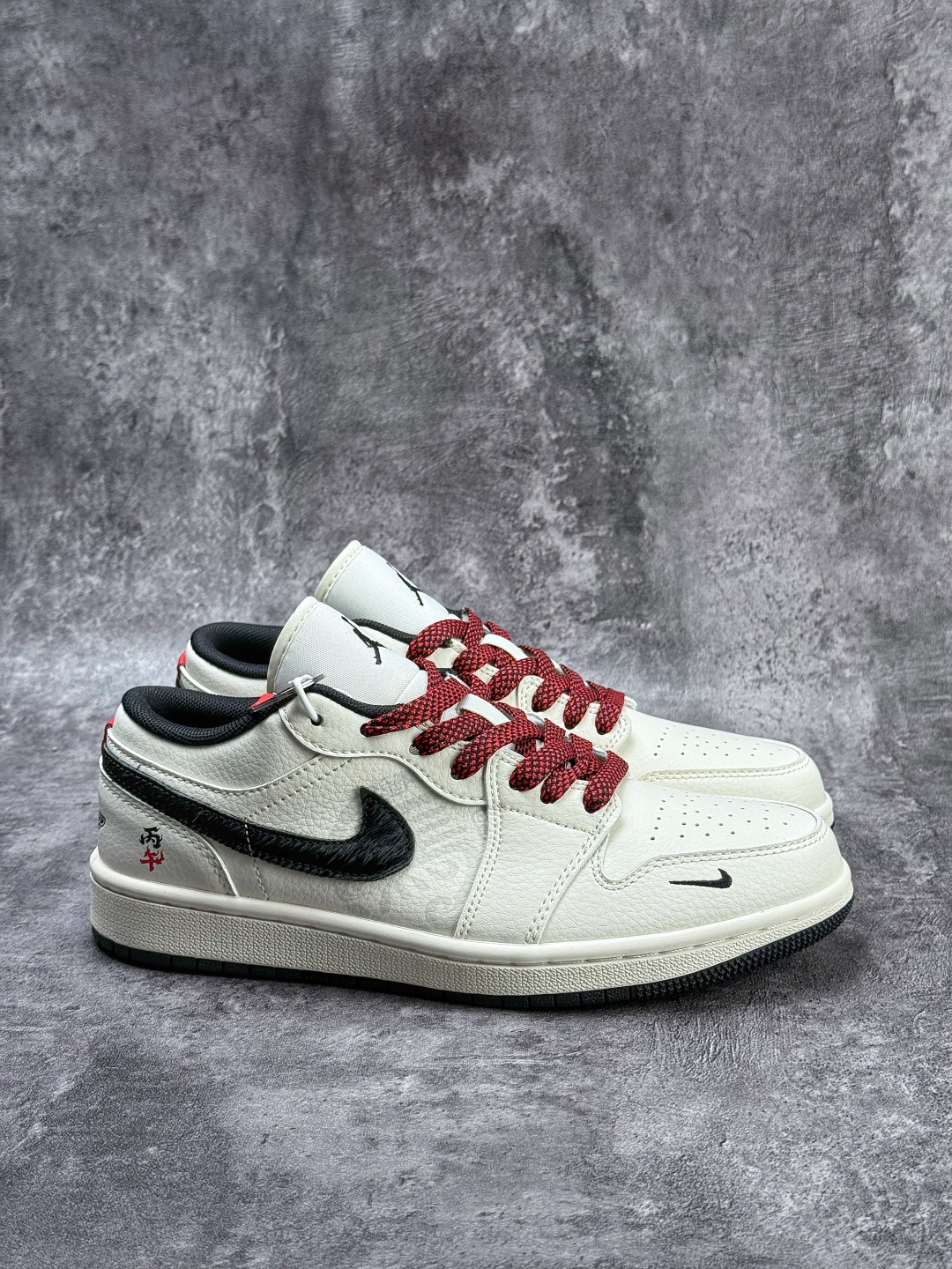 Air Jordan 1 Retro Low 马年限定 白黑红小勾满天星 XT6998-138-Top High Quatity Cheap Sneakers Fashion Clothing Clothes Bags handbags Shoes of all Brand wholesale With The best Quality And Beautiful Price from China Factory Chinese suppliers wholesaler seller Air Jordan 1 Retro Low 马年限定 白黑红小勾满天星 XT6998-138