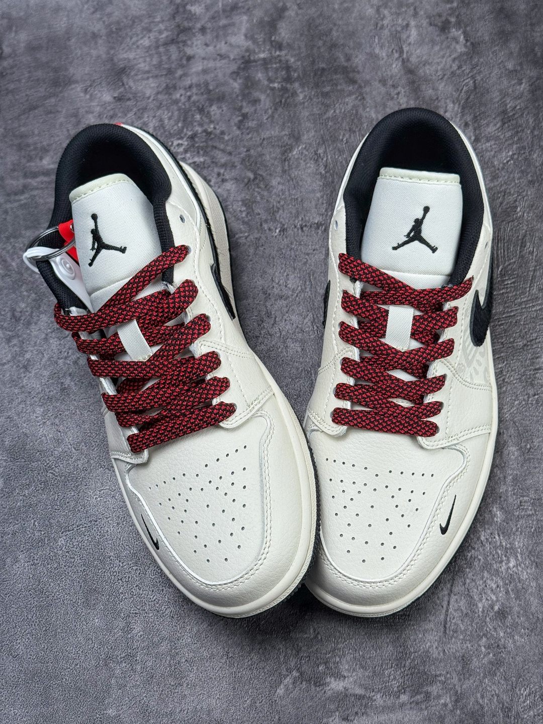 Air Jordan 1 Retro Low 马年限定 白黑红小勾满天星 XT6998-138-Top High Quatity Cheap Sneakers Fashion Clothing Clothes Bags handbags Shoes of all Brand wholesale With The best Quality And Beautiful Price from China Factory Chinese suppliers wholesaler seller Air Jordan 1 Retro Low 马年限定 白黑红小勾满天星 XT6998-138