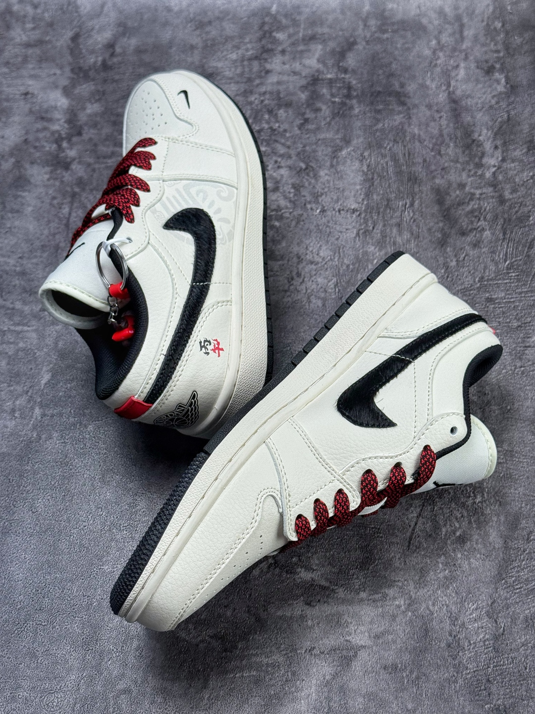 Air Jordan 1 Retro Low 马年限定 白黑红小勾满天星 XT6998-138-Top High Quatity Cheap Sneakers Fashion Clothing Clothes Bags handbags Shoes of all Brand wholesale With The best Quality And Beautiful Price from China Factory Chinese suppliers wholesaler seller Air Jordan 1 Retro Low 马年限定 白黑红小勾满天星 XT6998-138