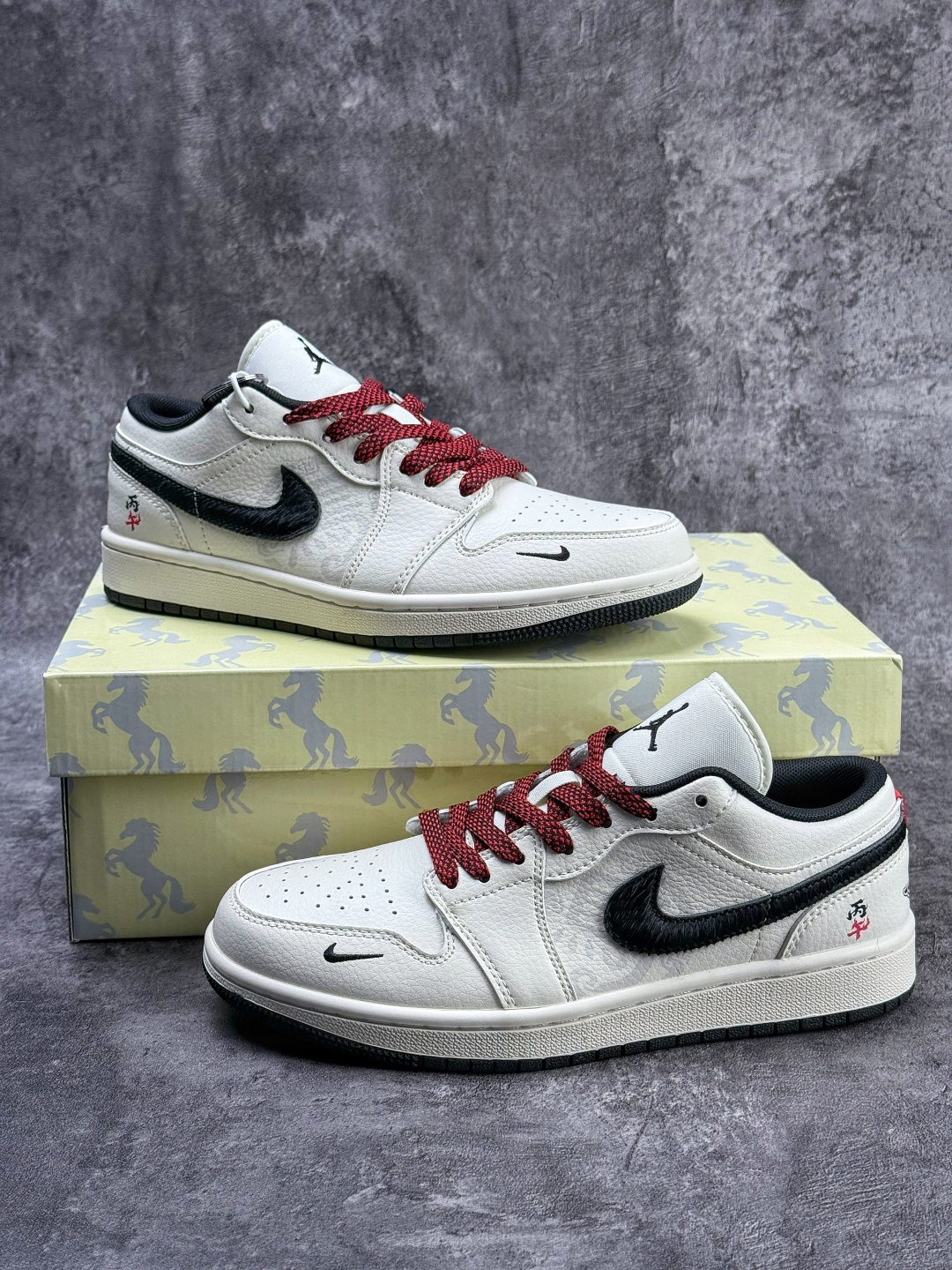 Air Jordan 1 Retro Low 马年限定 白黑红小勾满天星 XT6998-138-Top High Quatity Cheap Sneakers Fashion Clothing Clothes Bags handbags Shoes of all Brand wholesale With The best Quality And Beautiful Price from China Factory Chinese suppliers wholesaler seller Air Jordan 1 Retro Low 马年限定 白黑红小勾满天星 XT6998-138