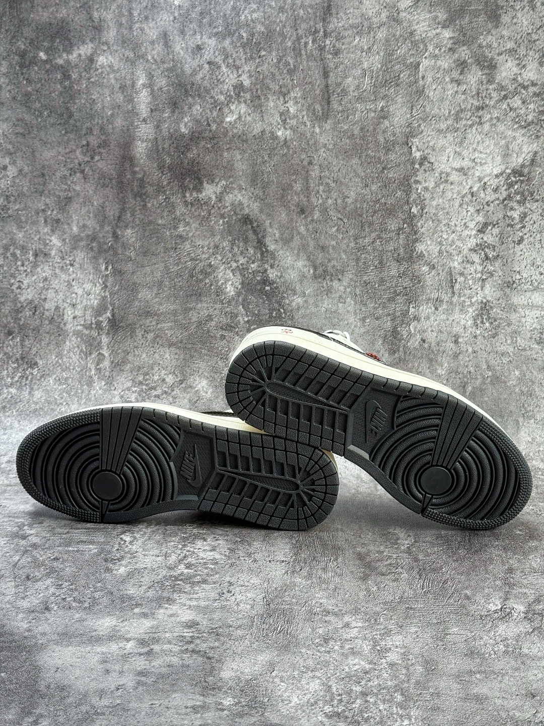 Air Jordan 1 Retro Low 马年限定 白黑红小勾满天星 XT6998-138-Top High Quatity Cheap Sneakers Fashion Clothing Clothes Bags handbags Shoes of all Brand wholesale With The best Quality And Beautiful Price from China Factory Chinese suppliers wholesaler seller Air Jordan 1 Retro Low 马年限定 白黑红小勾满天星 XT6998-138