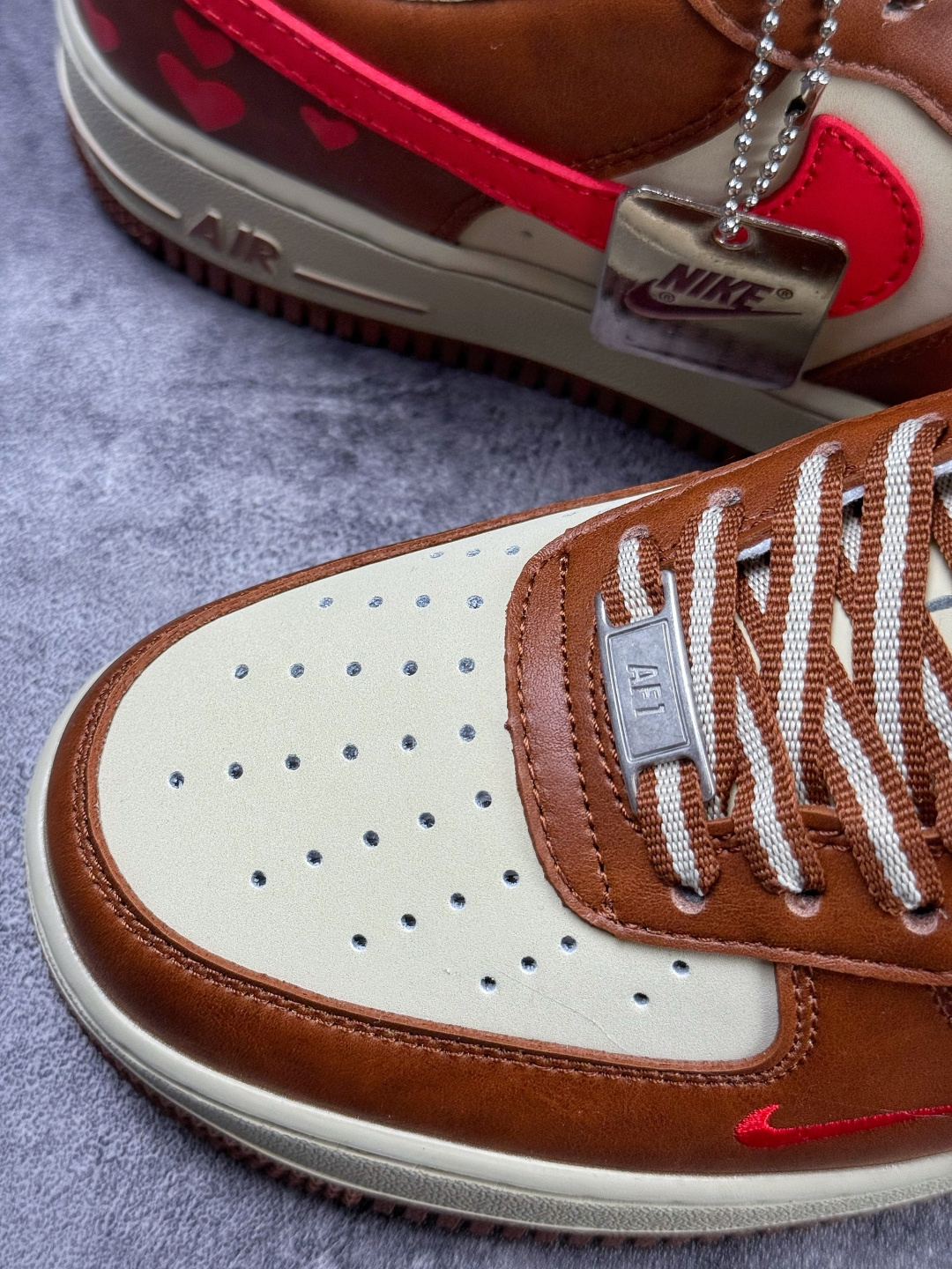 Nike Air Force 1 Low 07 LOVE 棕白红小勾 NH0601-538-Top High Quatity Cheap Sneakers Fashion Clothing Clothes Bags handbags Shoes of all Brand wholesale With The best Quality And Beautiful Price from China Factory Chinese suppliers wholesaler seller Nike Air Force 1 Low 07 LOVE 棕白红小勾 NH0601-538