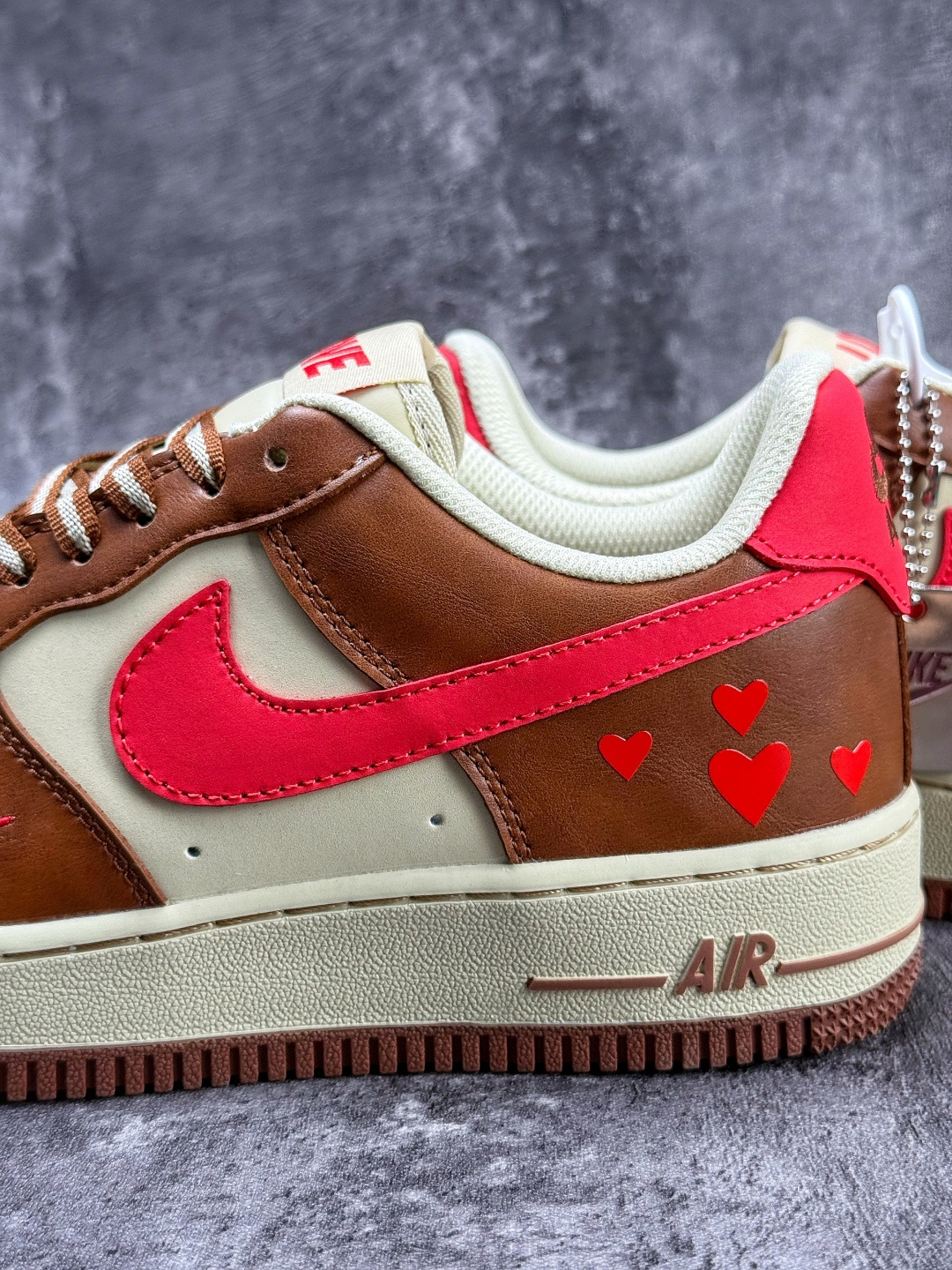 Nike Air Force 1 Low 07 LOVE 棕白红小勾 NH0601-538-Top High Quatity Cheap Sneakers Fashion Clothing Clothes Bags handbags Shoes of all Brand wholesale With The best Quality And Beautiful Price from China Factory Chinese suppliers wholesaler seller Nike Air Force 1 Low 07 LOVE 棕白红小勾 NH0601-538