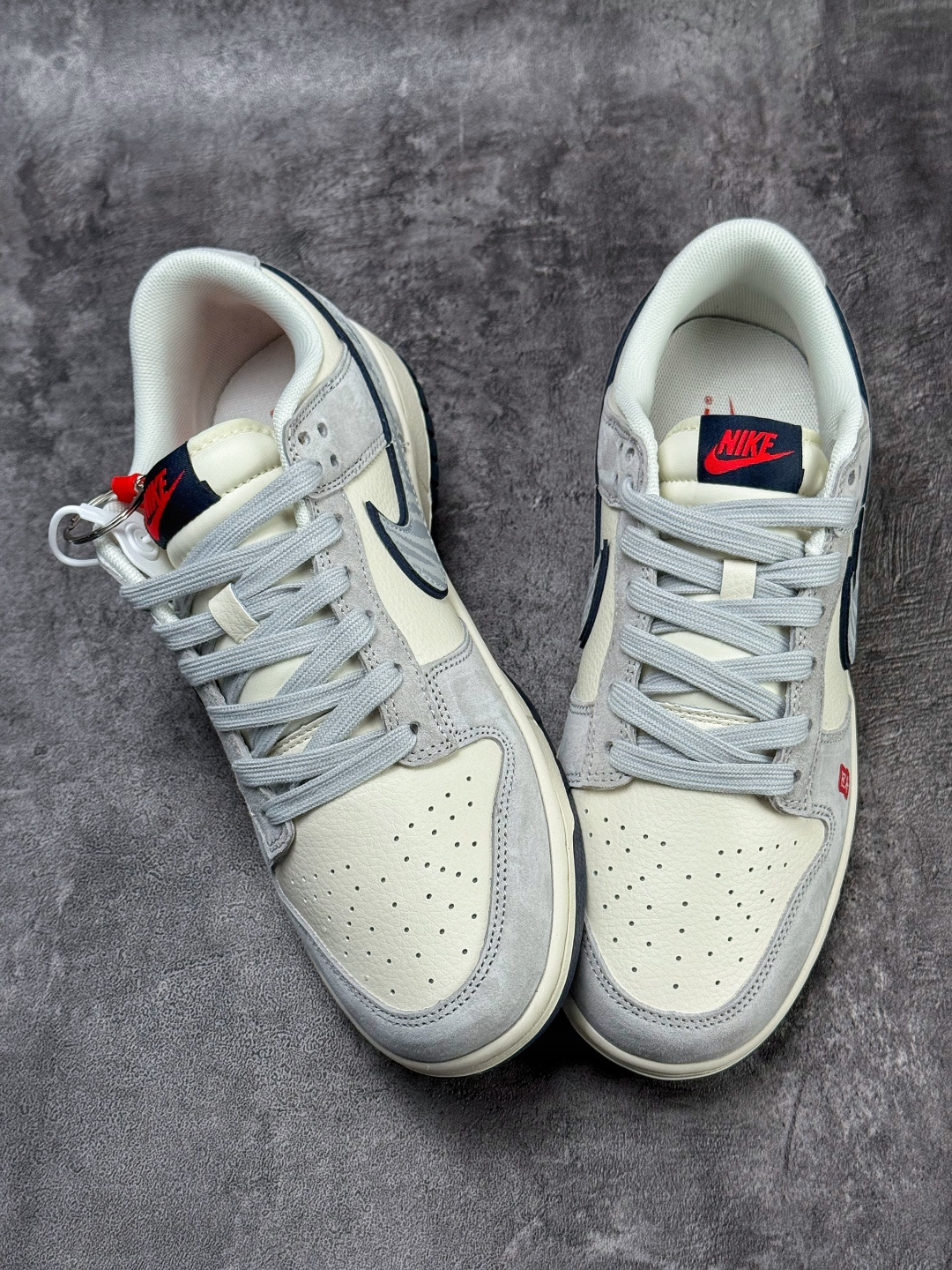 Nike SB Dunk Low 马年限定 灰白双小勾 JY6988-129-Top High Quatity Cheap Sneakers Fashion Clothing Clothes Bags handbags Shoes of all Brand wholesale With The best Quality And Beautiful Price from China Factory Chinese suppliers wholesaler seller Nike SB Dunk Low 马年限定 灰白双小勾 JY6988-129