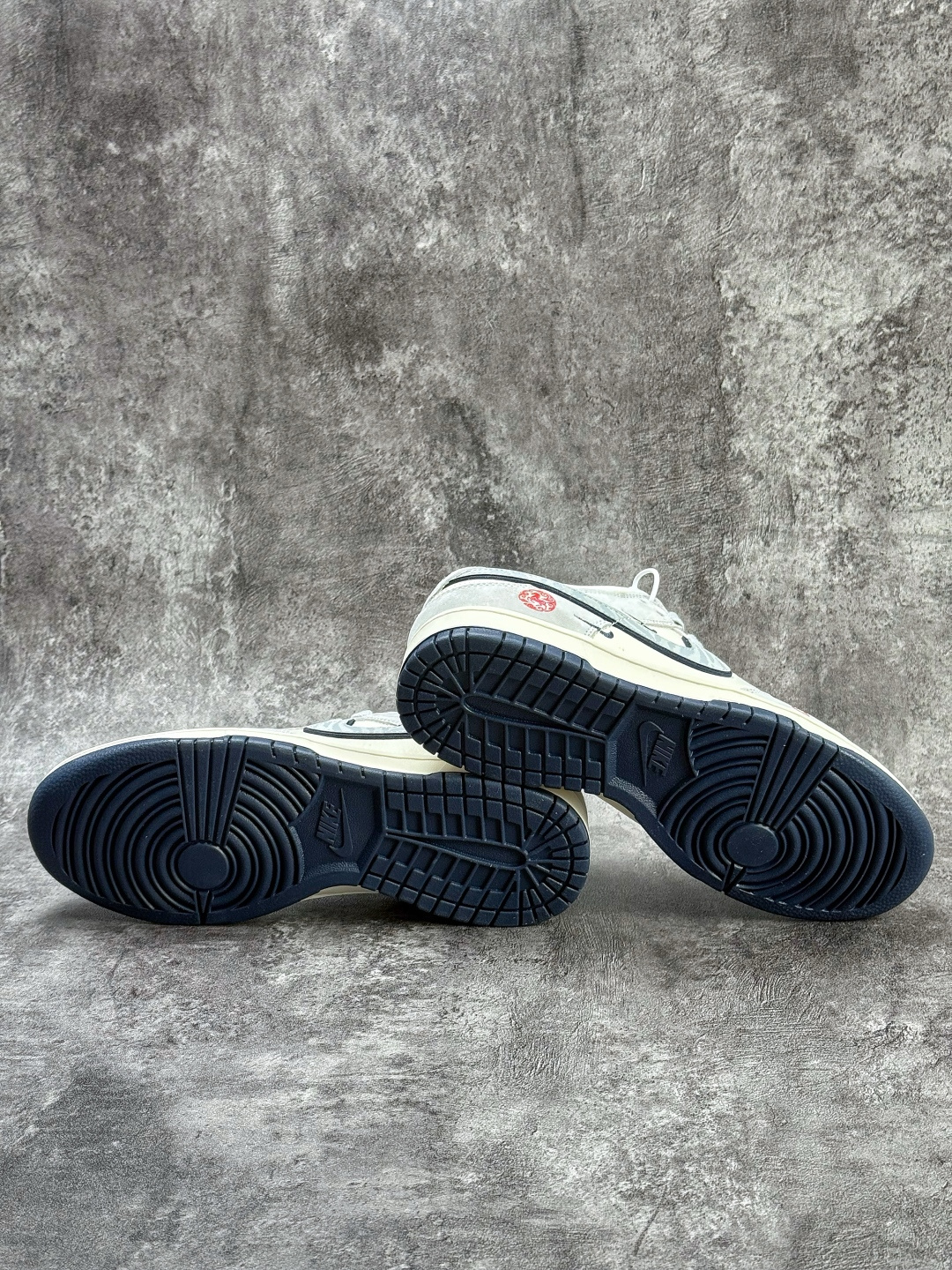 Nike SB Dunk Low 马年限定 灰白双小勾 JY6988-129-Top High Quatity Cheap Sneakers Fashion Clothing Clothes Bags handbags Shoes of all Brand wholesale With The best Quality And Beautiful Price from China Factory Chinese suppliers wholesaler seller Nike SB Dunk Low 马年限定 灰白双小勾 JY6988-129
