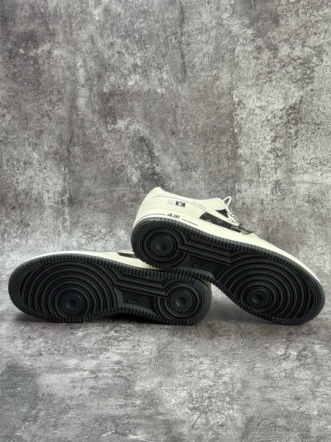 Nike Air Force 1 Low 07 x Louis Vuitton 白黑 DF0188-137