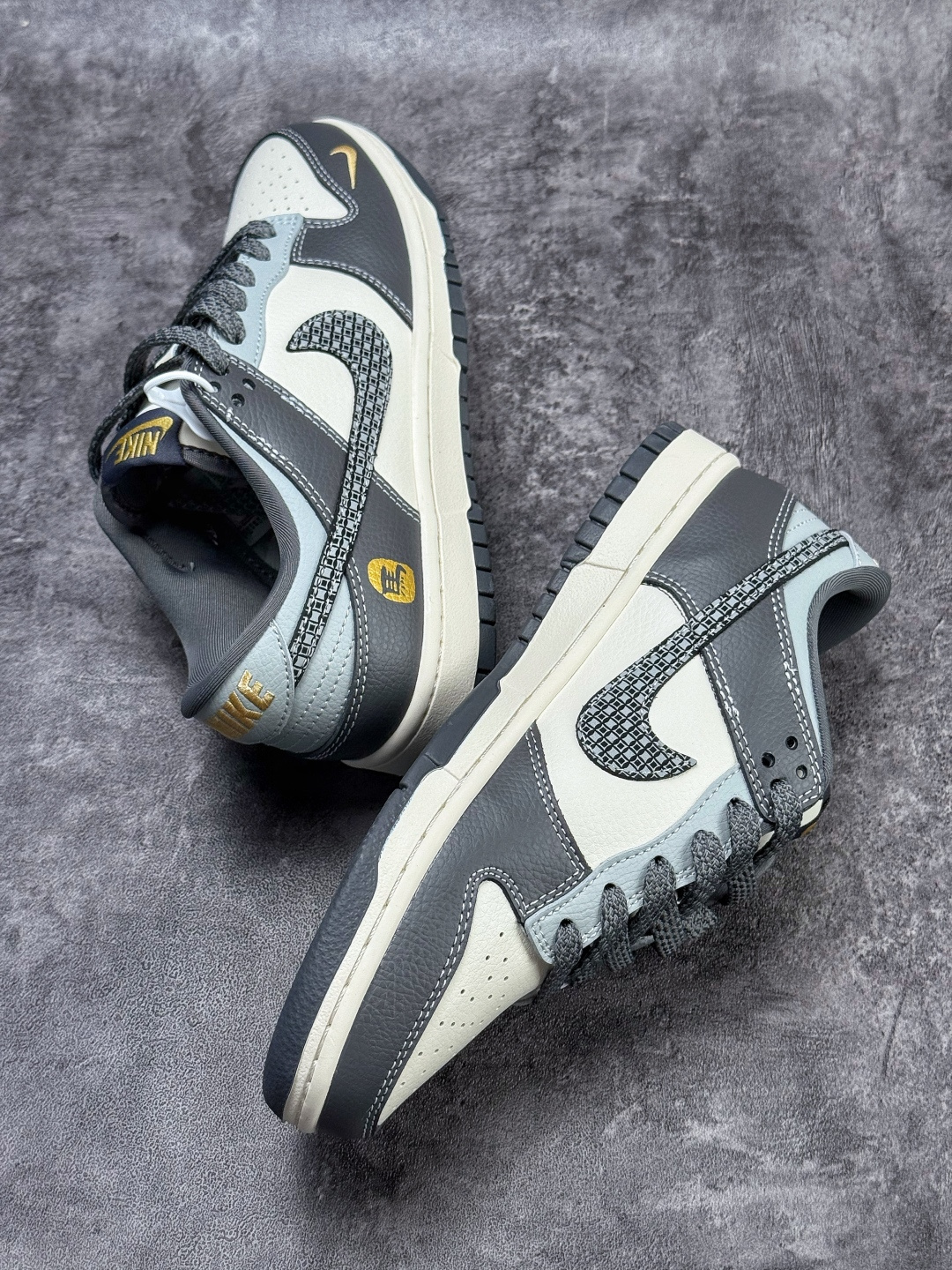 Nike SB Dunk Low 马年限定 灰白小勾 HG0026-012-Top High Quatity Cheap Sneakers Fashion Clothing Clothes Bags handbags Shoes of all Brand wholesale With The best Quality And Beautiful Price from China Factory Chinese suppliers wholesaler seller Nike SB Dunk Low 马年限定 灰白小勾 HG0026-012
