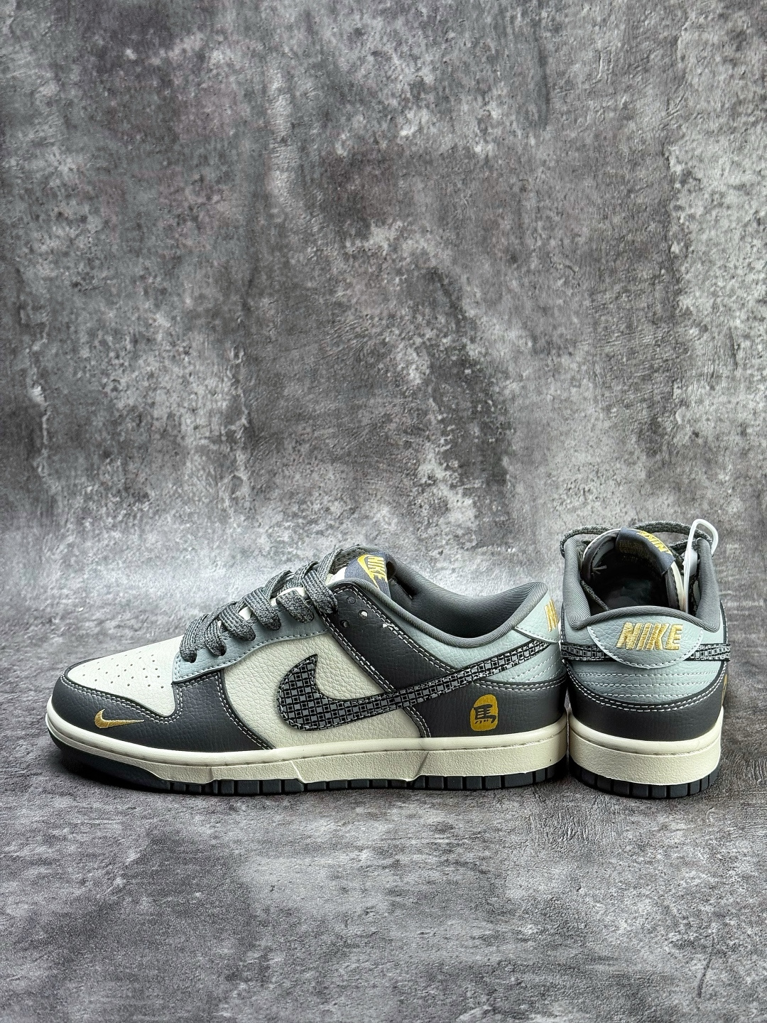 Nike SB Dunk Low 马年限定 灰白小勾 HG0026-012-Top High Quatity Cheap Sneakers Fashion Clothing Clothes Bags handbags Shoes of all Brand wholesale With The best Quality And Beautiful Price from China Factory Chinese suppliers wholesaler seller Nike SB Dunk Low 马年限定 灰白小勾 HG0026-012