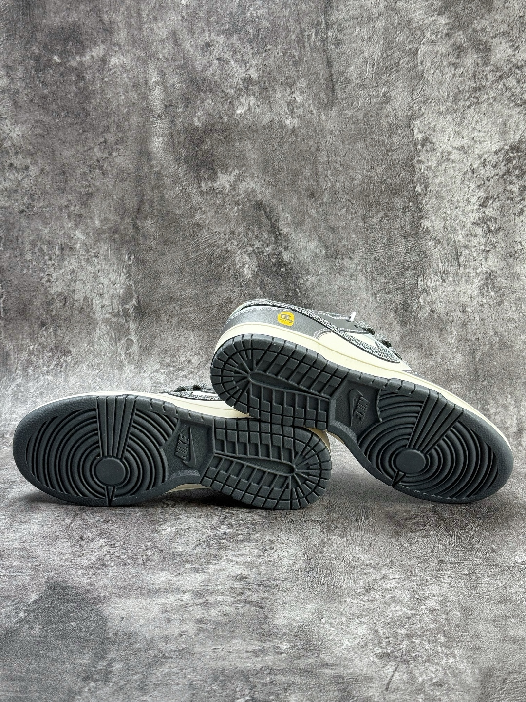 Nike SB Dunk Low 马年限定 灰白小勾 HG0026-012-Top High Quatity Cheap Sneakers Fashion Clothing Clothes Bags handbags Shoes of all Brand wholesale With The best Quality And Beautiful Price from China Factory Chinese suppliers wholesaler seller Nike SB Dunk Low 马年限定 灰白小勾 HG0026-012