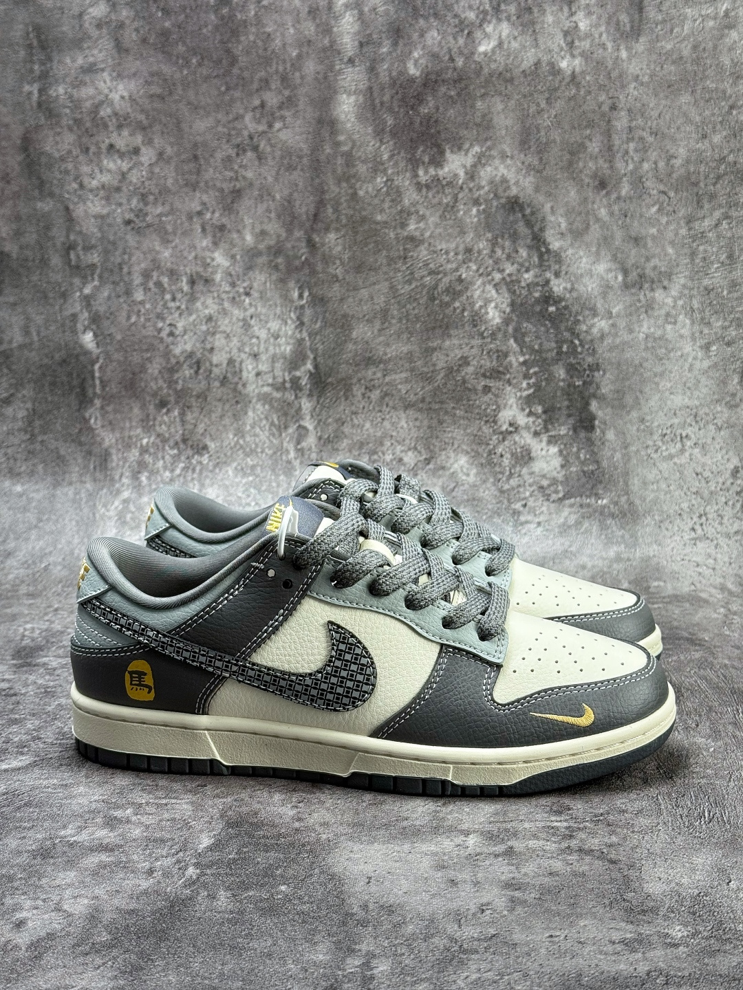 Nike SB Dunk Low 马年限定 灰白小勾 HG0026-012-Top High Quatity Cheap Sneakers Fashion Clothing Clothes Bags handbags Shoes of all Brand wholesale With The best Quality And Beautiful Price from China Factory Chinese suppliers wholesaler seller Nike SB Dunk Low 马年限定 灰白小勾 HG0026-012