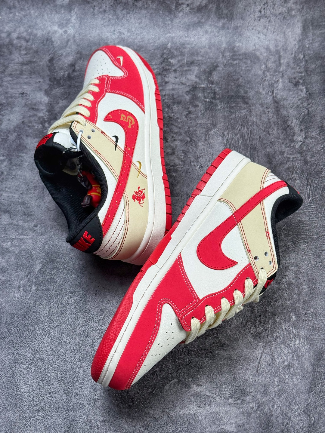 Nike SB Dunk Low 马年限定 红白三小勾 SD6868-113-Top High Quatity Cheap Sneakers Fashion Clothing Clothes Bags handbags Shoes of all Brand wholesale With The best Quality And Beautiful Price from China Factory Chinese suppliers wholesaler seller Nike SB Dunk Low 马年限定 红白三小勾 SD6868-113