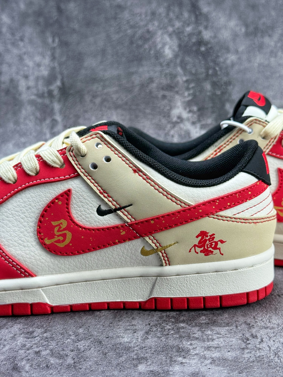 Nike SB Dunk Low 马年限定 红白三小勾 SD6868-113-Top High Quatity Cheap Sneakers Fashion Clothing Clothes Bags handbags Shoes of all Brand wholesale With The best Quality And Beautiful Price from China Factory Chinese suppliers wholesaler seller Nike SB Dunk Low 马年限定 红白三小勾 SD6868-113