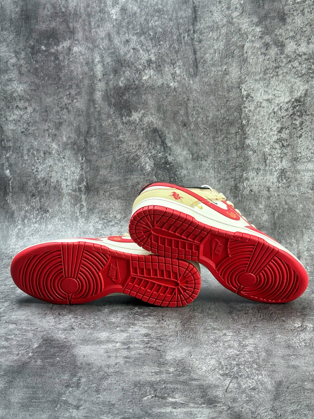 Nike SB Dunk Low 马年限定 红白三小勾 SD6868-113-Top High Quatity Cheap Sneakers Fashion Clothing Clothes Bags handbags Shoes of all Brand wholesale With The best Quality And Beautiful Price from China Factory Chinese suppliers wholesaler seller Nike SB Dunk Low 马年限定 红白三小勾 SD6868-113