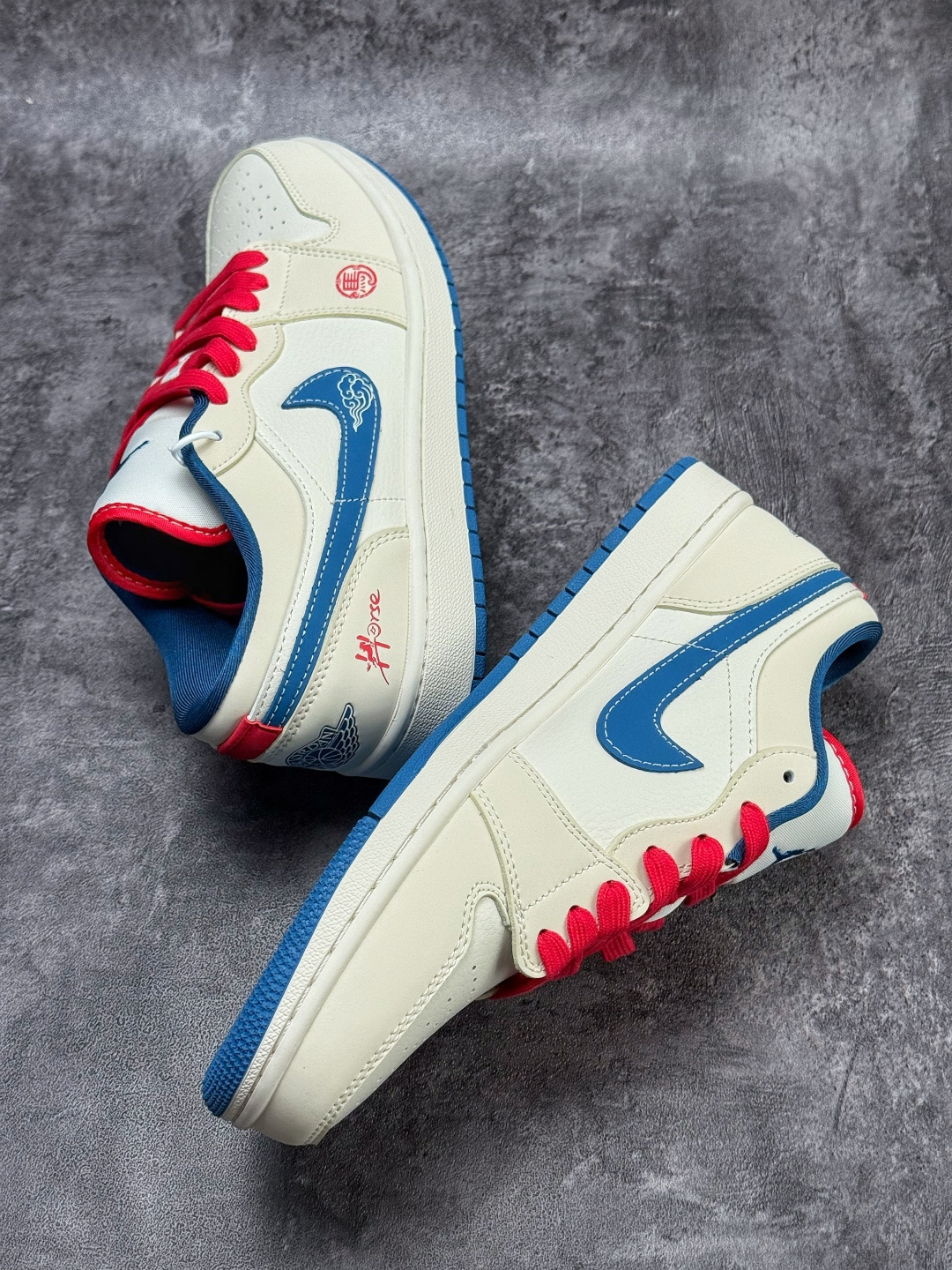 220 Air Jordan 1 Retro Low 马年限定 白蓝红 XT6998-139-Chinese UA Cheap High Quatity Brand Clothes Bags handbags Sneakers wholesale wholesaler seller from China Factory suppliers Fashion Clothing Shoes best Quality Beautiful Price 220 Air Jordan 1 Retro Low 马年限定 白蓝红 XT6998-139