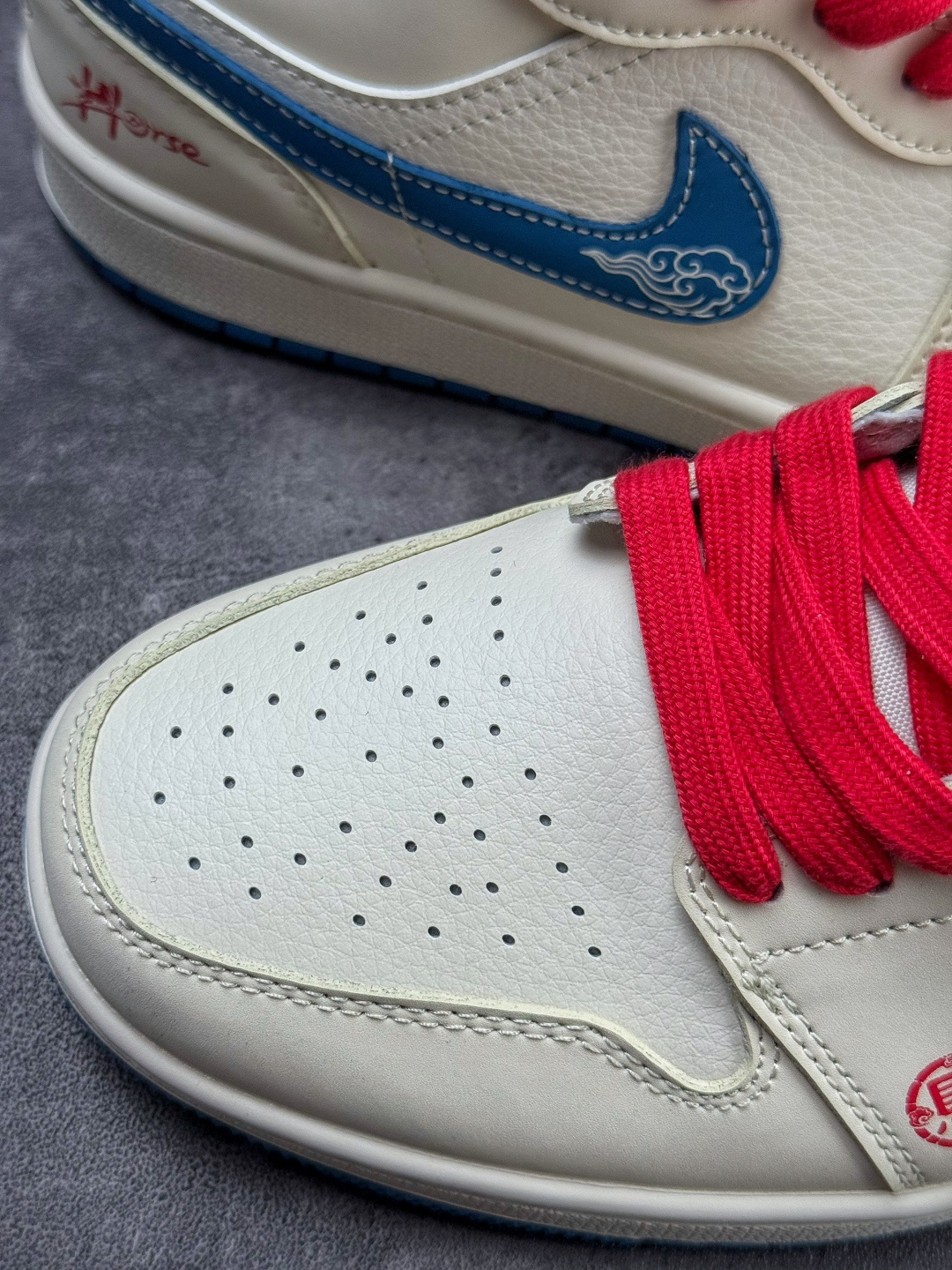 220 Air Jordan 1 Retro Low 马年限定 白蓝红 XT6998-139-Chinese UA Cheap High Quatity Brand Clothes Bags handbags Sneakers wholesale wholesaler seller from China Factory suppliers Fashion Clothing Shoes best Quality Beautiful Price 220 Air Jordan 1 Retro Low 马年限定 白蓝红 XT6998-139