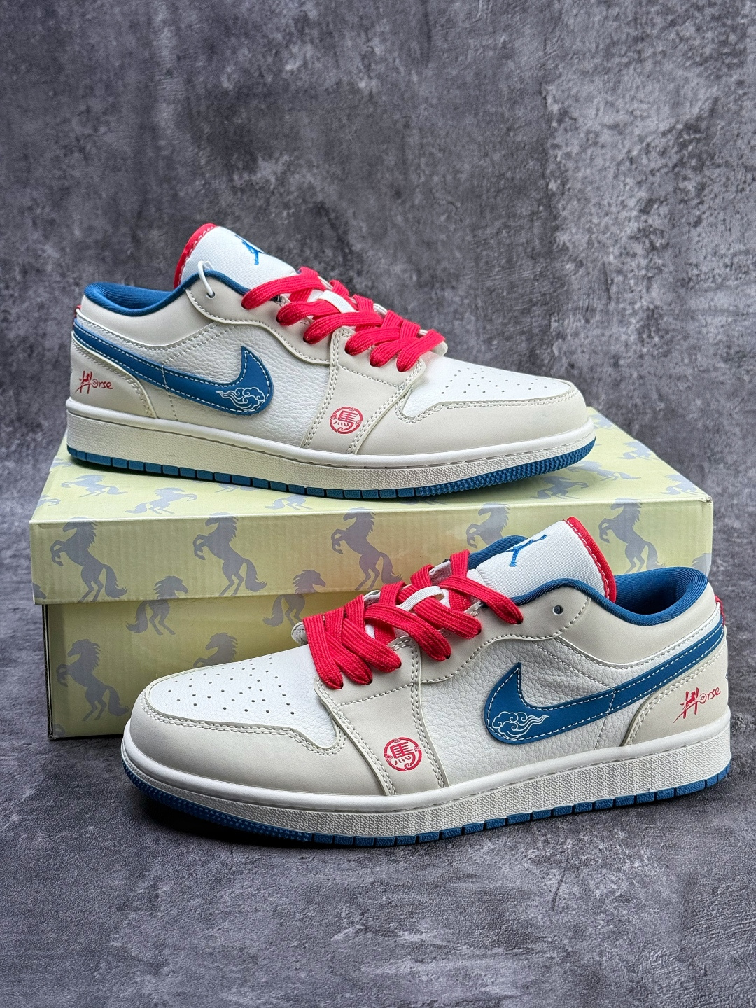 220 Air Jordan 1 Retro Low 马年限定 白蓝红 XT6998-139-Chinese UA Cheap High Quatity Brand Clothes Bags handbags Sneakers wholesale wholesaler seller from China Factory suppliers Fashion Clothing Shoes best Quality Beautiful Price 220 Air Jordan 1 Retro Low 马年限定 白蓝红 XT6998-139