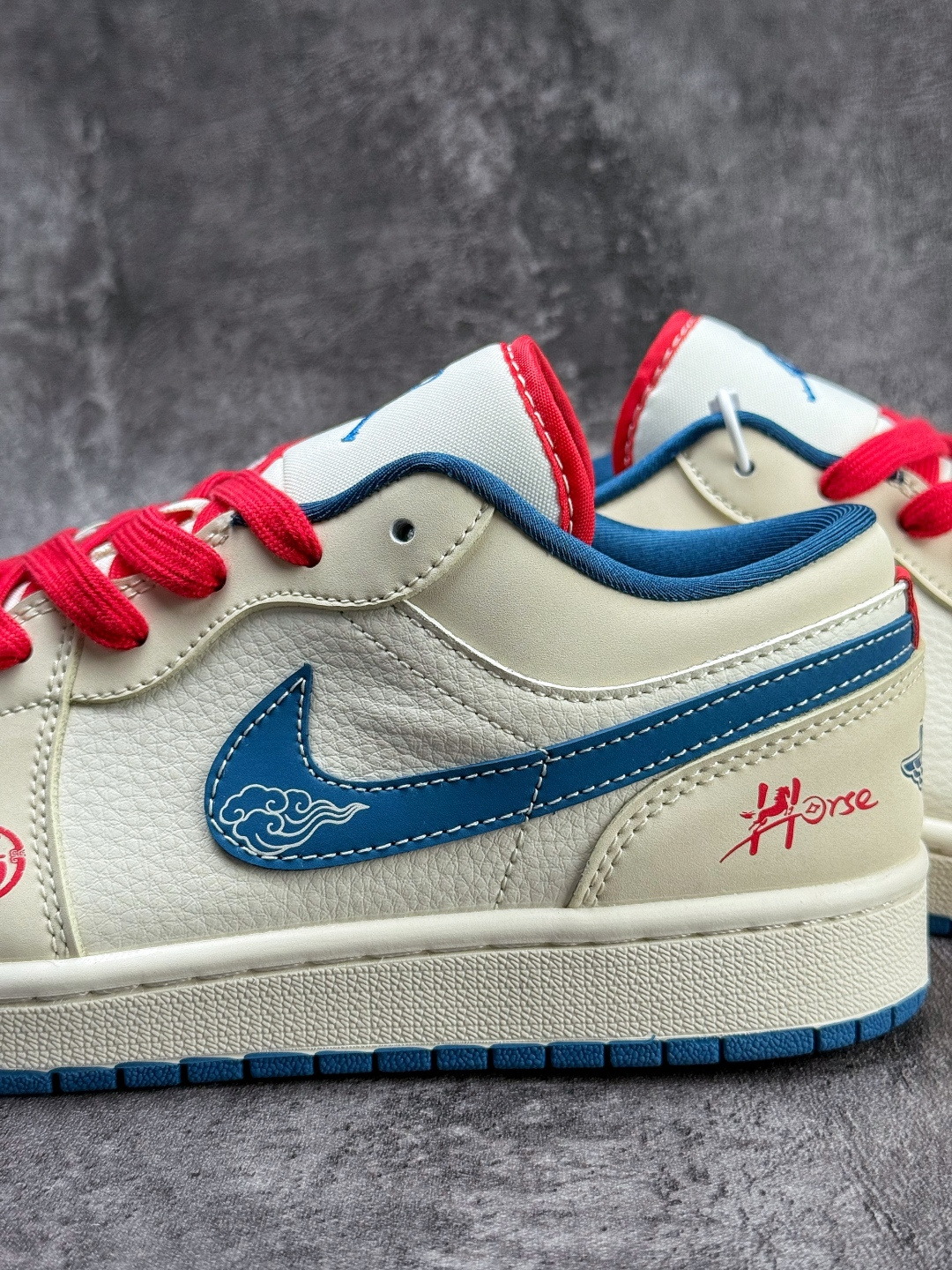 220 Air Jordan 1 Retro Low 马年限定 白蓝红 XT6998-139-Chinese UA Cheap High Quatity Brand Clothes Bags handbags Sneakers wholesale wholesaler seller from China Factory suppliers Fashion Clothing Shoes best Quality Beautiful Price 220 Air Jordan 1 Retro Low 马年限定 白蓝红 XT6998-139