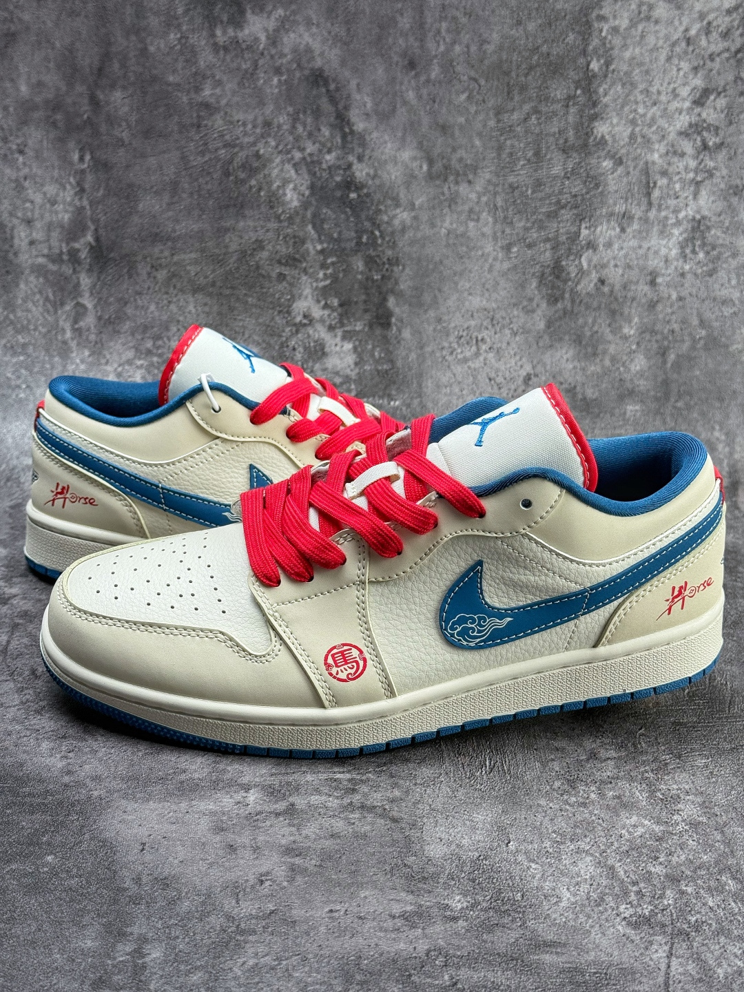 220 Air Jordan 1 Retro Low 马年限定 白蓝红 XT6998-139-Chinese UA Cheap High Quatity Brand Clothes Bags handbags Sneakers wholesale wholesaler seller from China Factory suppliers Fashion Clothing Shoes best Quality Beautiful Price 220 Air Jordan 1 Retro Low 马年限定 白蓝红 XT6998-139