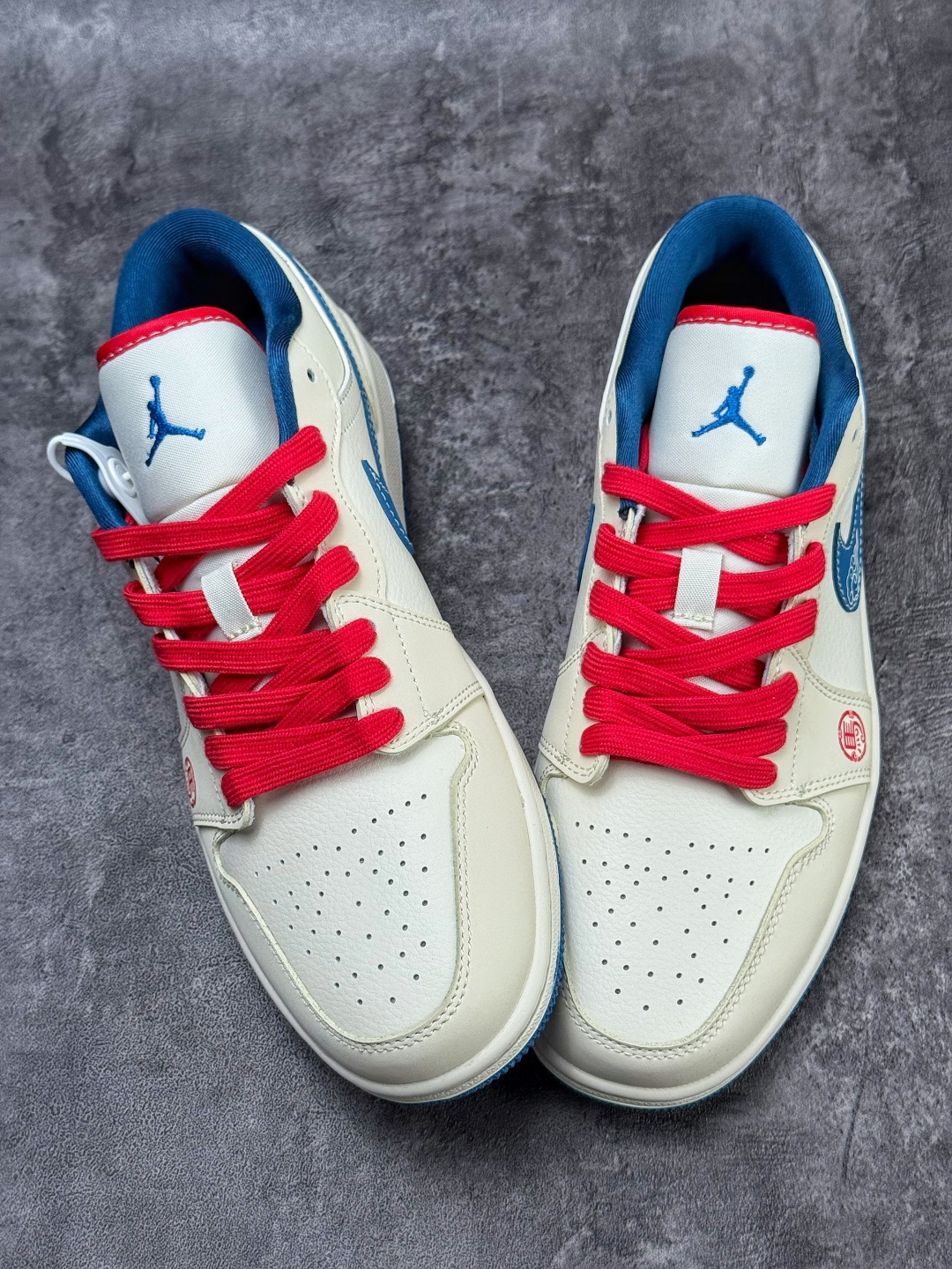 220 Air Jordan 1 Retro Low 马年限定 白蓝红 XT6998-139-Chinese UA Cheap High Quatity Brand Clothes Bags handbags Sneakers wholesale wholesaler seller from China Factory suppliers Fashion Clothing Shoes best Quality Beautiful Price 220 Air Jordan 1 Retro Low 马年限定 白蓝红 XT6998-139