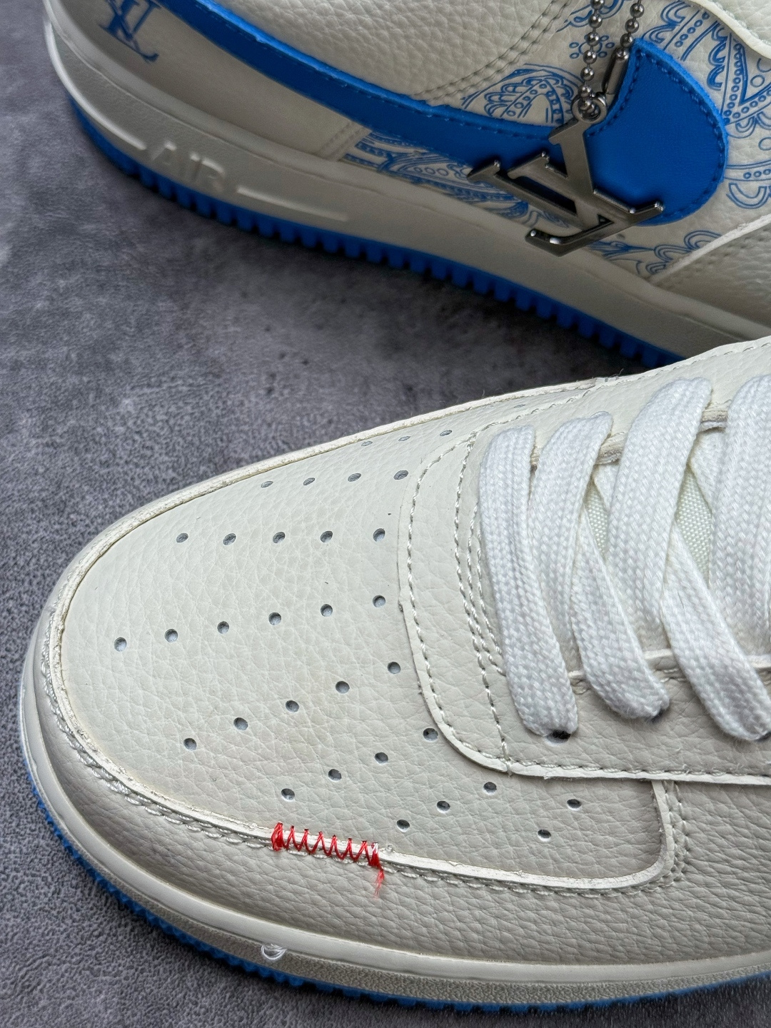 210 Nike Air Force 1 Low 07 x Louis Vuitton 白蓝 BK1916-009-Chinese UA Cheap High Quatity Brand Clothes Bags handbags Sneakers wholesale wholesaler seller from China Factory suppliers Fashion Clothing Shoes best Quality Beautiful Price 210 Nike Air Force 1 Low 07 x Louis Vuitton 白蓝 BK1916-009