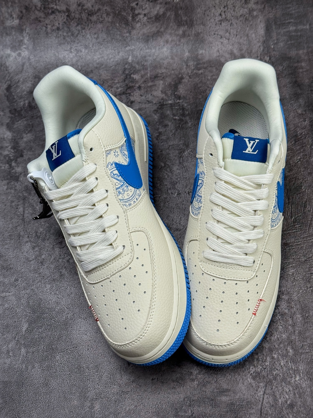 210 Nike Air Force 1 Low 07 x Louis Vuitton 白蓝 BK1916-009-Chinese UA Cheap High Quatity Brand Clothes Bags handbags Sneakers wholesale wholesaler seller from China Factory suppliers Fashion Clothing Shoes best Quality Beautiful Price 210 Nike Air Force 1 Low 07 x Louis Vuitton 白蓝 BK1916-009