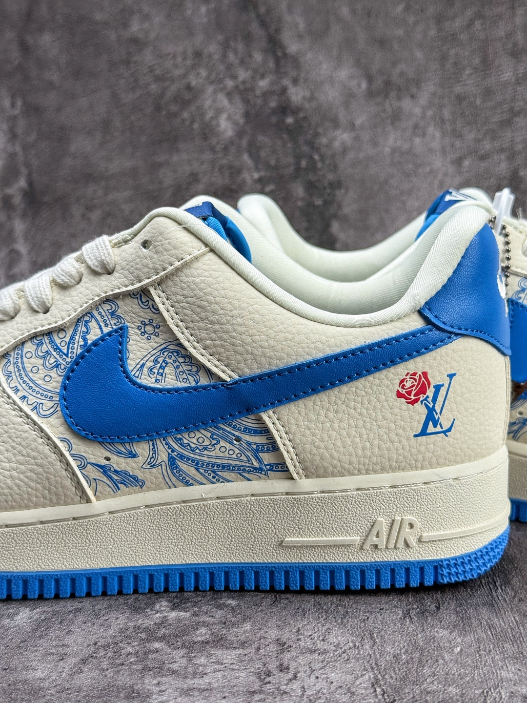210 Nike Air Force 1 Low 07 x Louis Vuitton 白蓝 BK1916-009-Chinese UA Cheap High Quatity Brand Clothes Bags handbags Sneakers wholesale wholesaler seller from China Factory suppliers Fashion Clothing Shoes best Quality Beautiful Price 210 Nike Air Force 1 Low 07 x Louis Vuitton 白蓝 BK1916-009