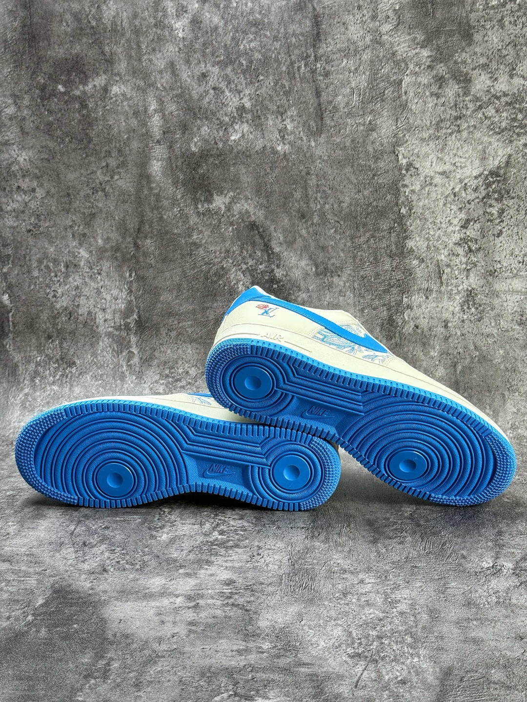 210 Nike Air Force 1 Low 07 x Louis Vuitton 白蓝 BK1916-009-Chinese UA Cheap High Quatity Brand Clothes Bags handbags Sneakers wholesale wholesaler seller from China Factory suppliers Fashion Clothing Shoes best Quality Beautiful Price 210 Nike Air Force 1 Low 07 x Louis Vuitton 白蓝 BK1916-009