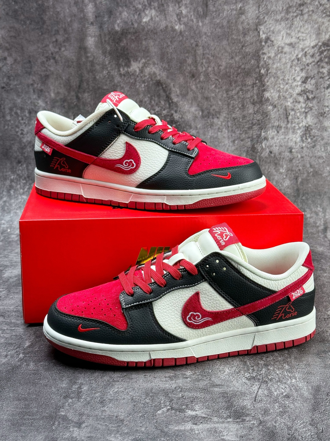 230 Nike SB Dunk Low 马年限定 黑红白小勾 XZ5899-120-Chinese UA Cheap High Quatity Brand Clothes Bags handbags Sneakers wholesale wholesaler seller from China Factory suppliers Fashion Clothing Shoes best Quality Beautiful Price 230 Nike SB Dunk Low 马年限定 黑红白小勾 XZ5899-120