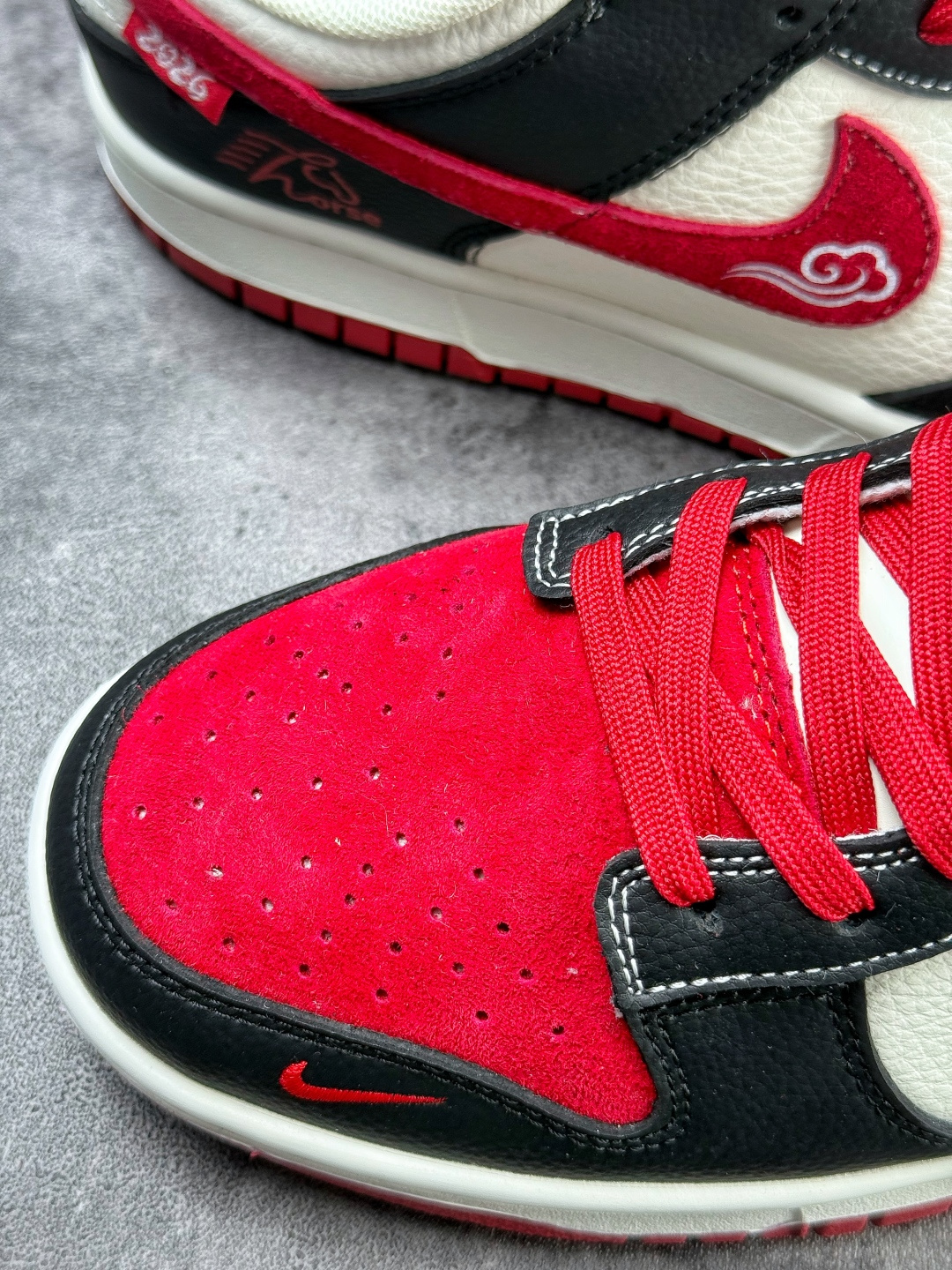 230 Nike SB Dunk Low 马年限定 黑红白小勾 XZ5899-120-Chinese UA Cheap High Quatity Brand Clothes Bags handbags Sneakers wholesale wholesaler seller from China Factory suppliers Fashion Clothing Shoes best Quality Beautiful Price 230 Nike SB Dunk Low 马年限定 黑红白小勾 XZ5899-120