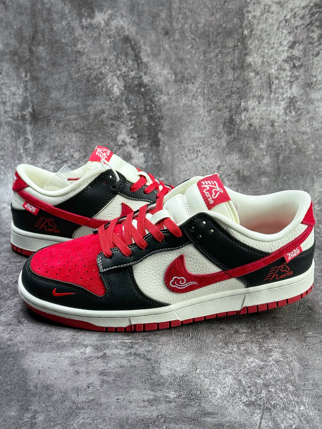 230 Nike SB Dunk Low 马年限定 黑红白小勾 XZ5899-120-Chinese UA Cheap High Quatity Brand Clothes Bags handbags Sneakers wholesale wholesaler seller from China Factory suppliers Fashion Clothing Shoes best Quality Beautiful Price 230 Nike SB Dunk Low 马年限定 黑红白小勾 XZ5899-120
