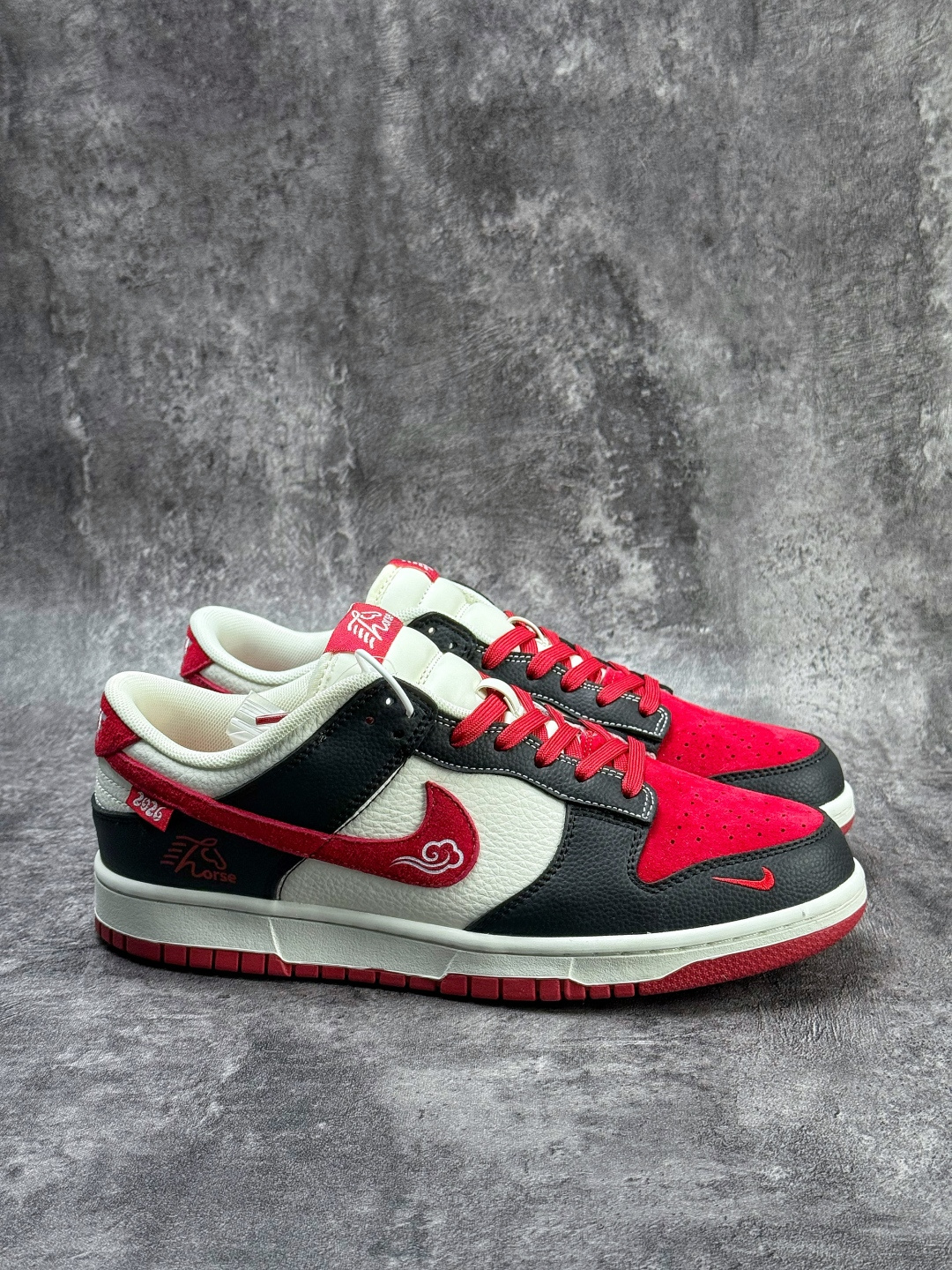 230 Nike SB Dunk Low 马年限定 黑红白小勾 XZ5899-120-Chinese UA Cheap High Quatity Brand Clothes Bags handbags Sneakers wholesale wholesaler seller from China Factory suppliers Fashion Clothing Shoes best Quality Beautiful Price 230 Nike SB Dunk Low 马年限定 黑红白小勾 XZ5899-120