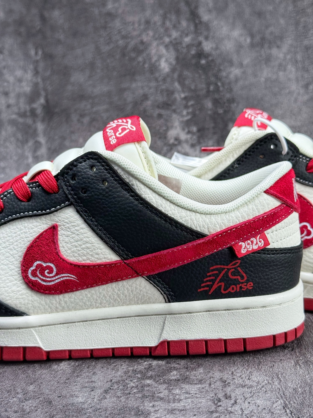 230 Nike SB Dunk Low 马年限定 黑红白小勾 XZ5899-120-Chinese UA Cheap High Quatity Brand Clothes Bags handbags Sneakers wholesale wholesaler seller from China Factory suppliers Fashion Clothing Shoes best Quality Beautiful Price 230 Nike SB Dunk Low 马年限定 黑红白小勾 XZ5899-120