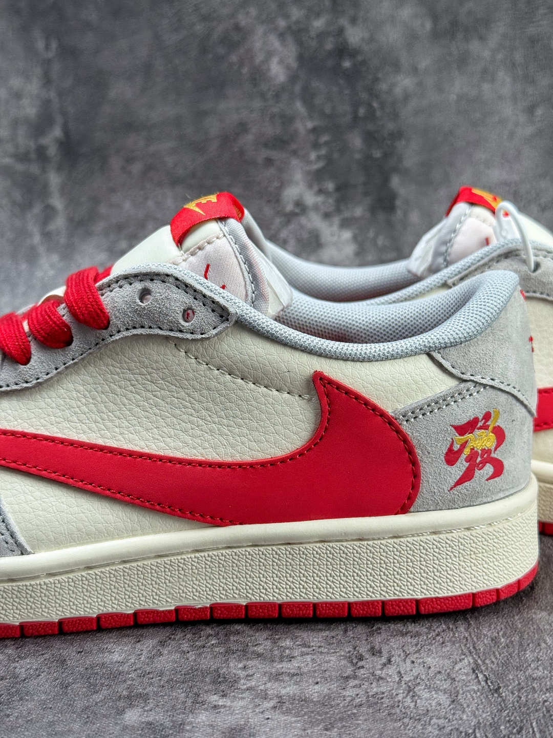 Travis Scott x Nike Air Jordan 1 Low 马年限定 Air Jordan 1 Low 反转灰白红小勾倒钩版本 QW5288-141-Top High Quatity Cheap Sneakers Fashion Clothing Clothes Bags handbags Shoes of all Brand wholesale With The best Quality And Beautiful Price from China Factory Chinese suppliers wholesaler seller Travis Scott x Nike Air Jordan 1 Low 马年限定 Air Jordan 1 Low 反转灰白红小勾倒钩版本 QW5288-141