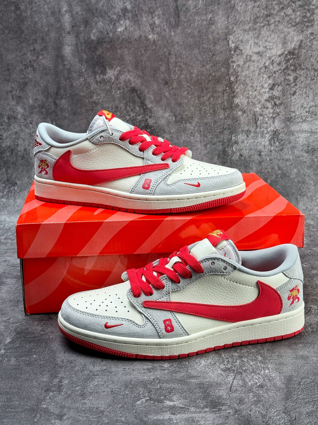 Travis Scott x Nike Air Jordan 1 Low 马年限定 Air Jordan 1 Low 反转灰白红小勾倒钩版本 QW5288-141-Top High Quatity Cheap Sneakers Fashion Clothing Clothes Bags handbags Shoes of all Brand wholesale With The best Quality And Beautiful Price from China Factory Chinese suppliers wholesaler seller Travis Scott x Nike Air Jordan 1 Low 马年限定 Air Jordan 1 Low 反转灰白红小勾倒钩版本 QW5288-141