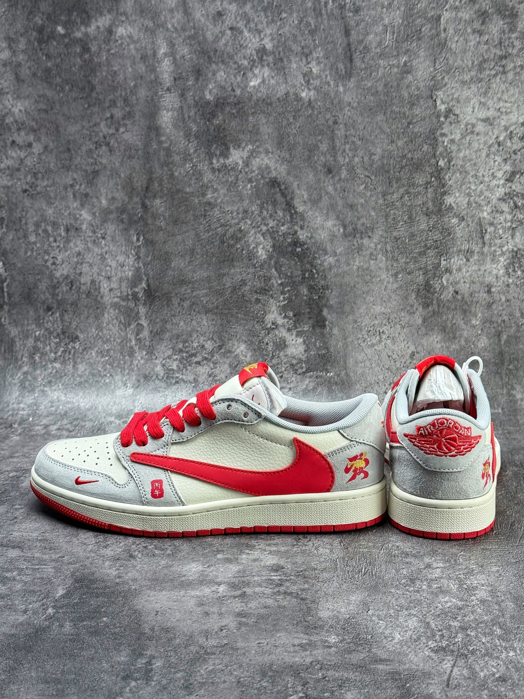 Travis Scott x Nike Air Jordan 1 Low 马年限定 Air Jordan 1 Low 反转灰白红小勾倒钩版本 QW5288-141-Top High Quatity Cheap Sneakers Fashion Clothing Clothes Bags handbags Shoes of all Brand wholesale With The best Quality And Beautiful Price from China Factory Chinese suppliers wholesaler seller Travis Scott x Nike Air Jordan 1 Low 马年限定 Air Jordan 1 Low 反转灰白红小勾倒钩版本 QW5288-141