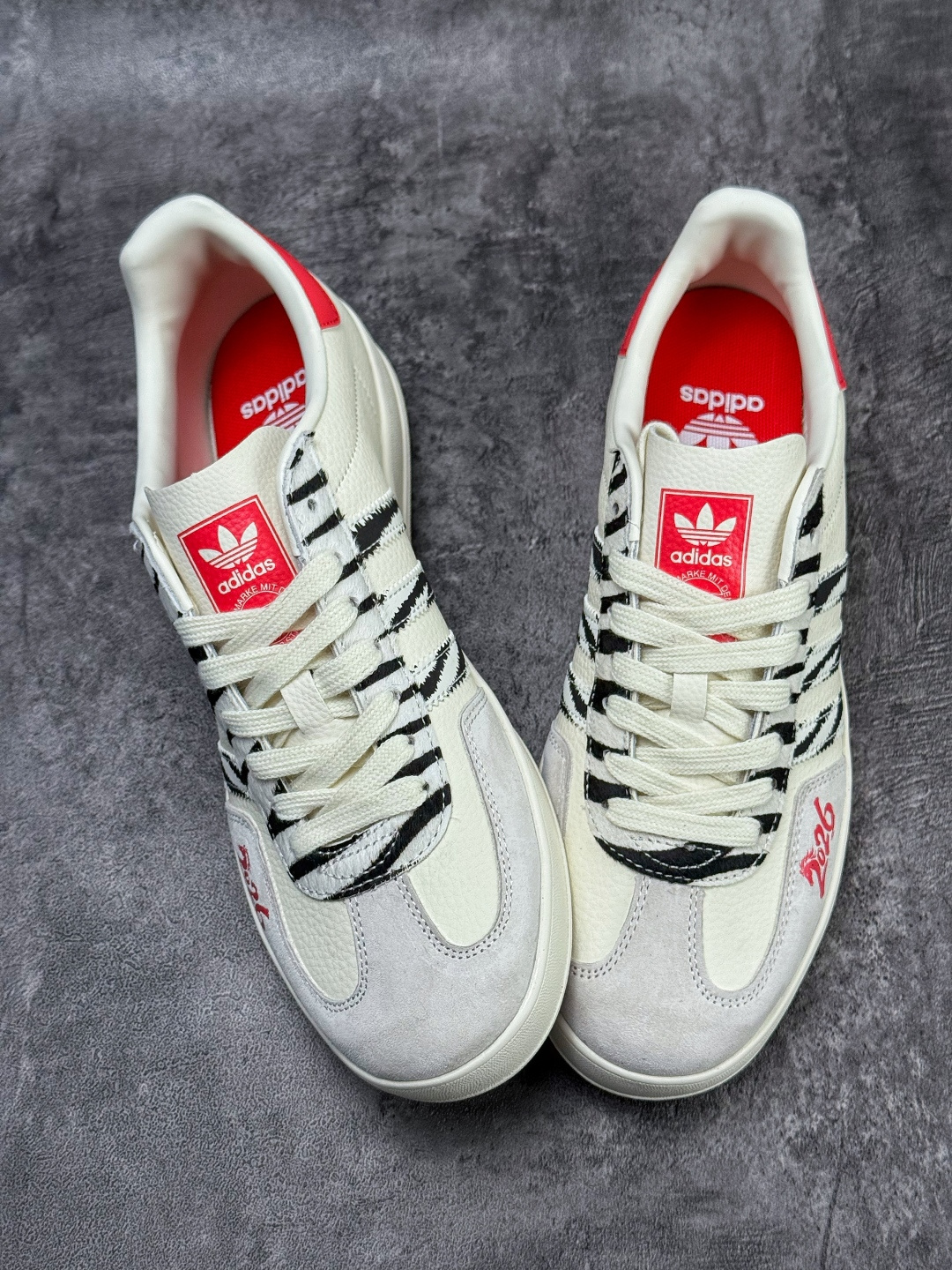 F版 马年新款海外定制限量发售 Adidas Originals GAZELLE BOLD W“马年联名限定”专为 2026 丙午马年打造的限定德训鞋 JJ2601 F版 马年新款海外定制限量发售 Adidas Originals GAZELLE BOLD W“马年联名限定”专为 2026 丙午马年打造的限定德训鞋 JJ2601
