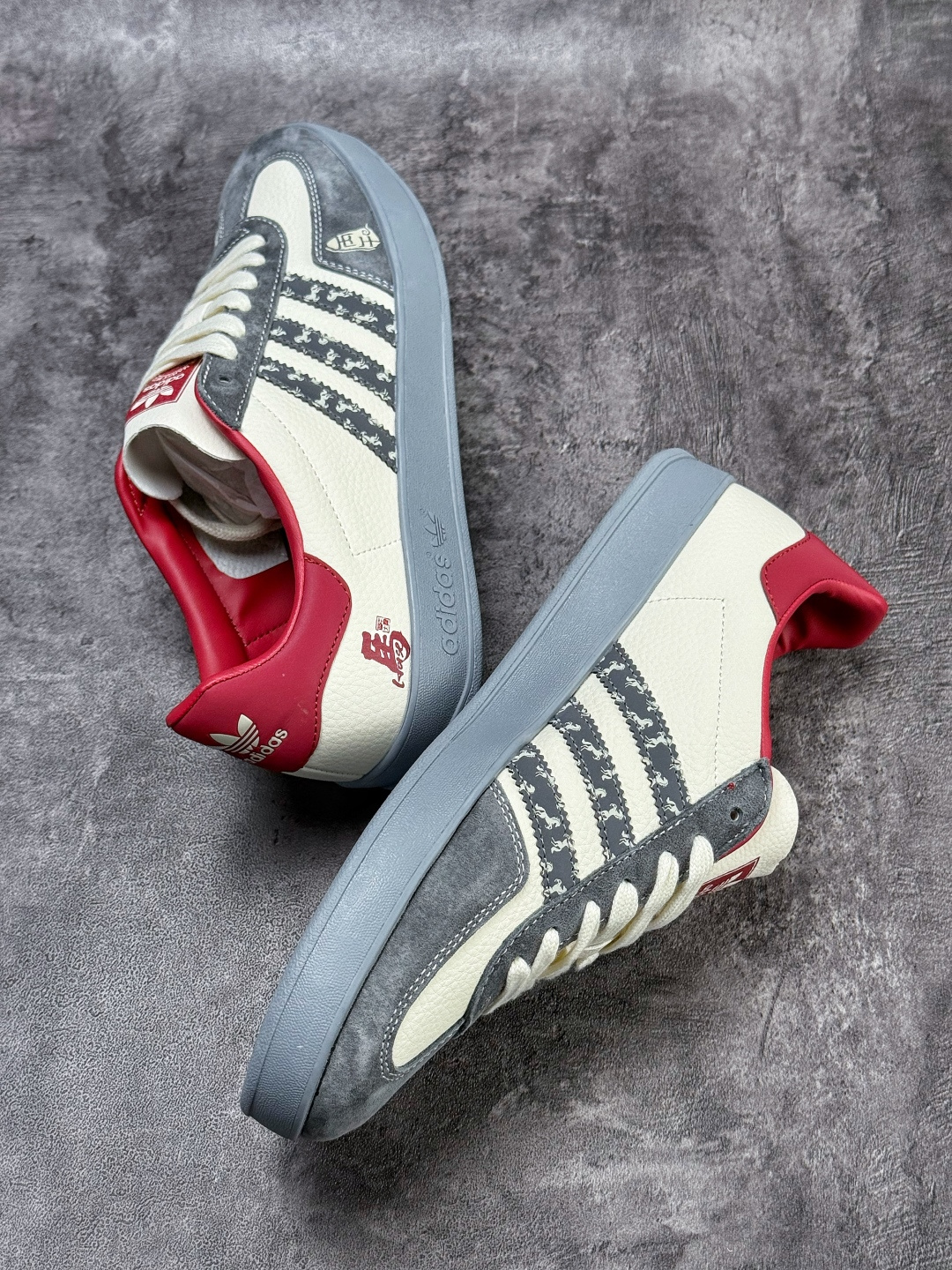 210 F版 马年新款海外定制限量发售 Adidas Originals GAZELLE BOLD W“马年联名限定”限定德训鞋 ZH2603-Chinese UA Cheap High Quatity Brand Clothes Bags handbags Sneakers wholesale wholesaler seller from China Factory suppliers Fashion Clothing Shoes best Quality Beautiful Price 210 F版 马年新款海外定制限量发售 Adidas Originals GAZELLE BOLD W“马年联名限定”限定德训鞋 ZH2603
