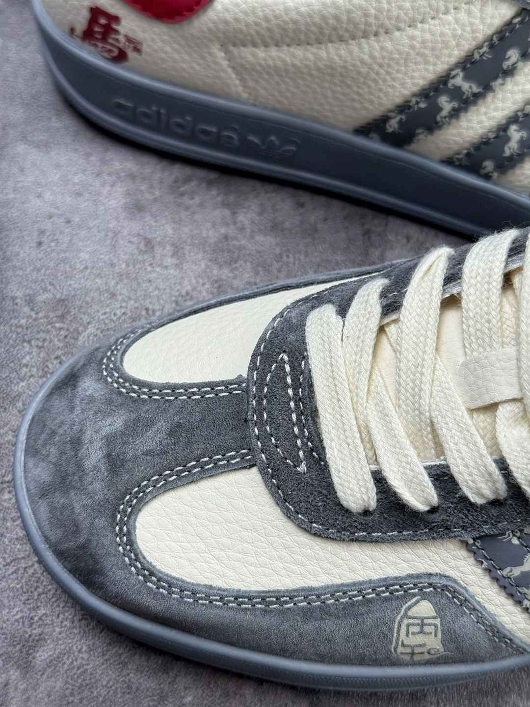 210 F版 马年新款海外定制限量发售 Adidas Originals GAZELLE BOLD W“马年联名限定”限定德训鞋 ZH2603-Chinese UA Cheap High Quatity Brand Clothes Bags handbags Sneakers wholesale wholesaler seller from China Factory suppliers Fashion Clothing Shoes best Quality Beautiful Price 210 F版 马年新款海外定制限量发售 Adidas Originals GAZELLE BOLD W“马年联名限定”限定德训鞋 ZH2603
