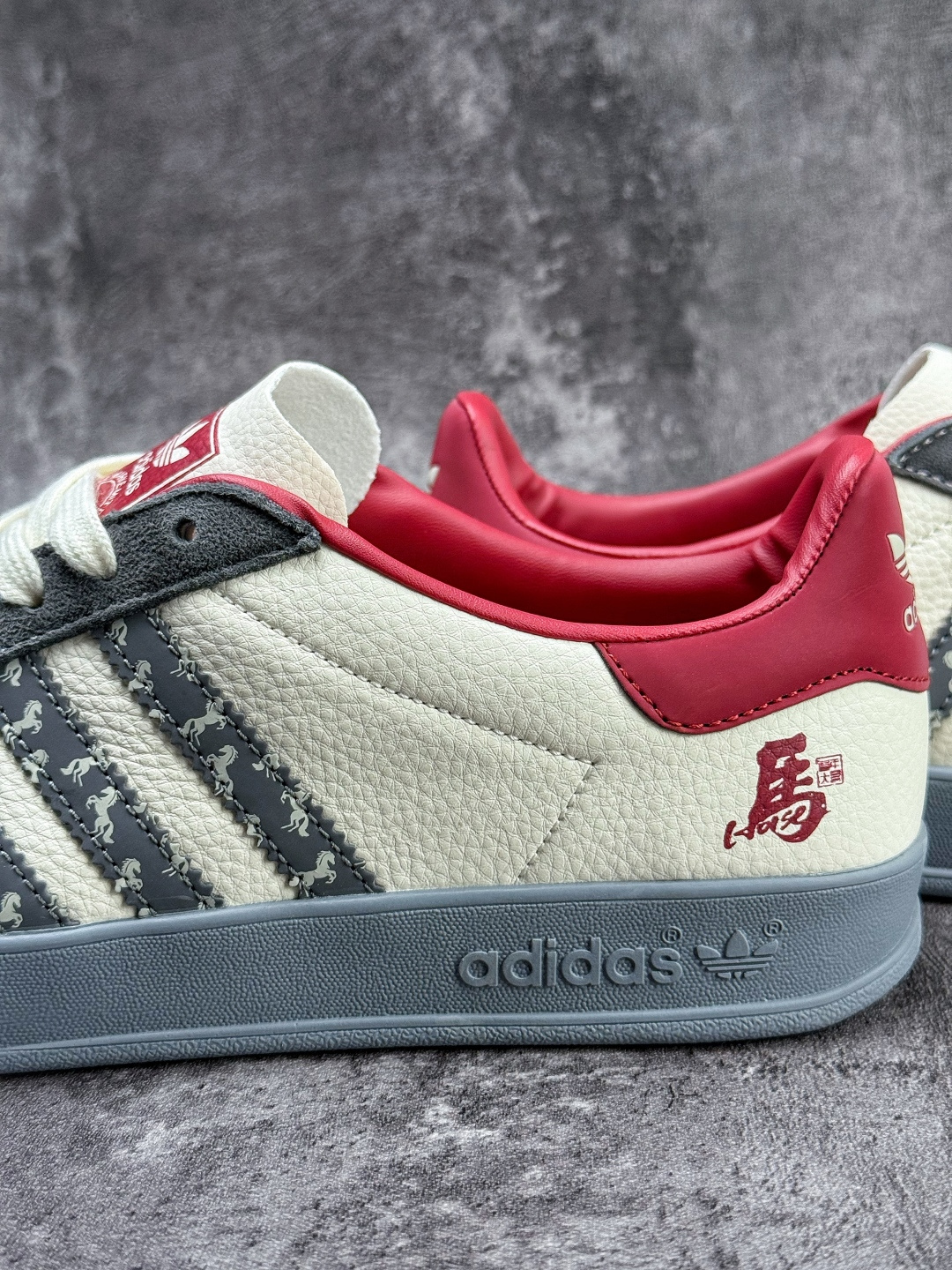 210 F版 马年新款海外定制限量发售 Adidas Originals GAZELLE BOLD W“马年联名限定”限定德训鞋 ZH2603-Chinese UA Cheap High Quatity Brand Clothes Bags handbags Sneakers wholesale wholesaler seller from China Factory suppliers Fashion Clothing Shoes best Quality Beautiful Price 210 F版 马年新款海外定制限量发售 Adidas Originals GAZELLE BOLD W“马年联名限定”限定德训鞋 ZH2603