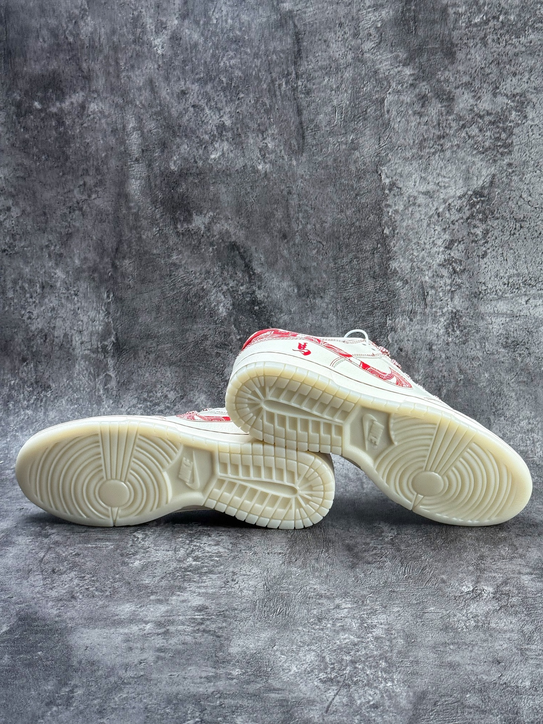 220 Nike SB Dunk Low 马年限定 白红满天星 JY6988-133-Chinese UA Cheap High Quatity Brand Clothes Bags handbags Sneakers wholesale wholesaler seller from China Factory suppliers Fashion Clothing Shoes best Quality Beautiful Price 220 Nike SB Dunk Low 马年限定 白红满天星 JY6988-133