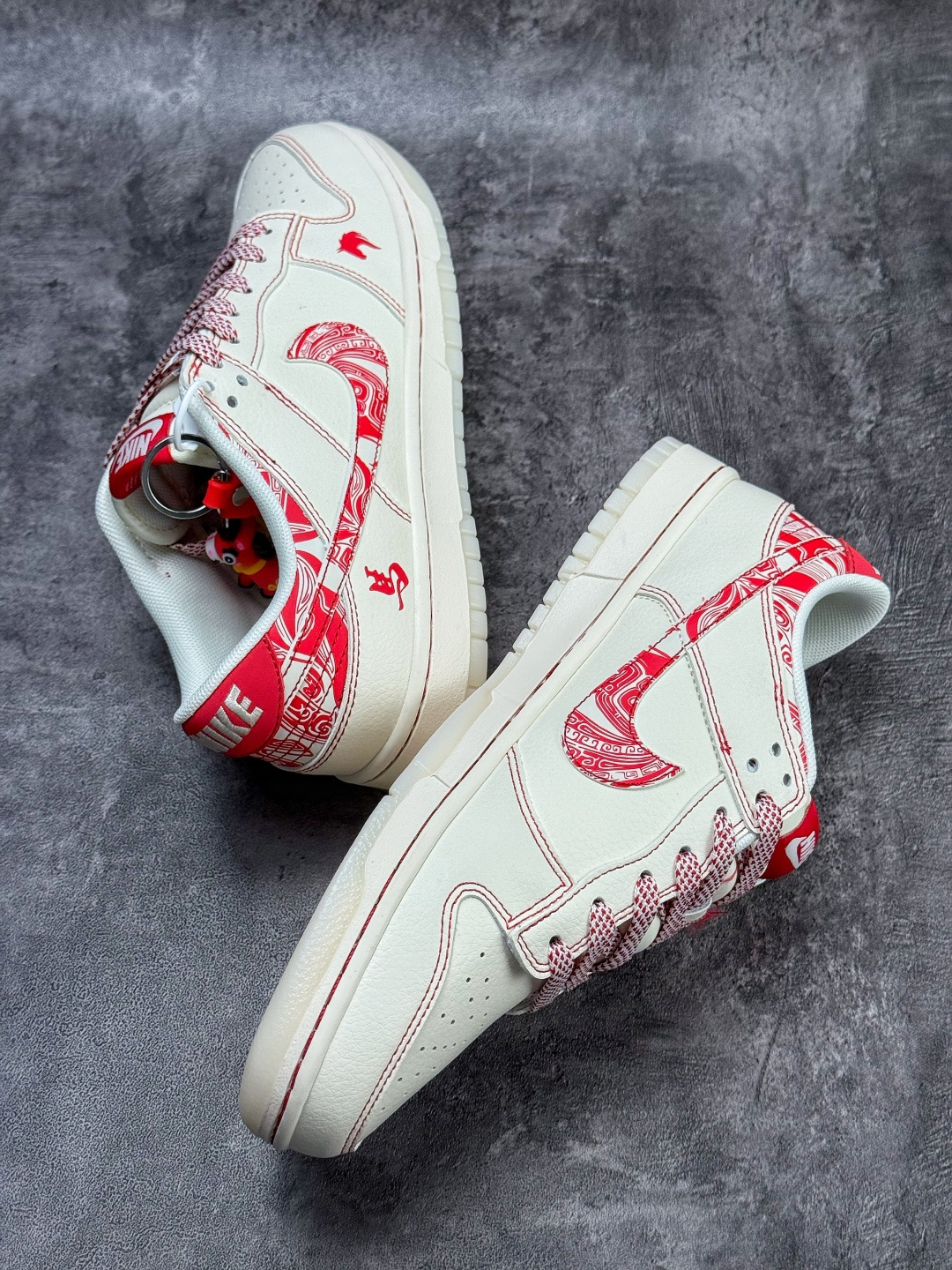 220 Nike SB Dunk Low 马年限定 白红满天星 JY6988-133-Chinese UA Cheap High Quatity Brand Clothes Bags handbags Sneakers wholesale wholesaler seller from China Factory suppliers Fashion Clothing Shoes best Quality Beautiful Price 220 Nike SB Dunk Low 马年限定 白红满天星 JY6988-133