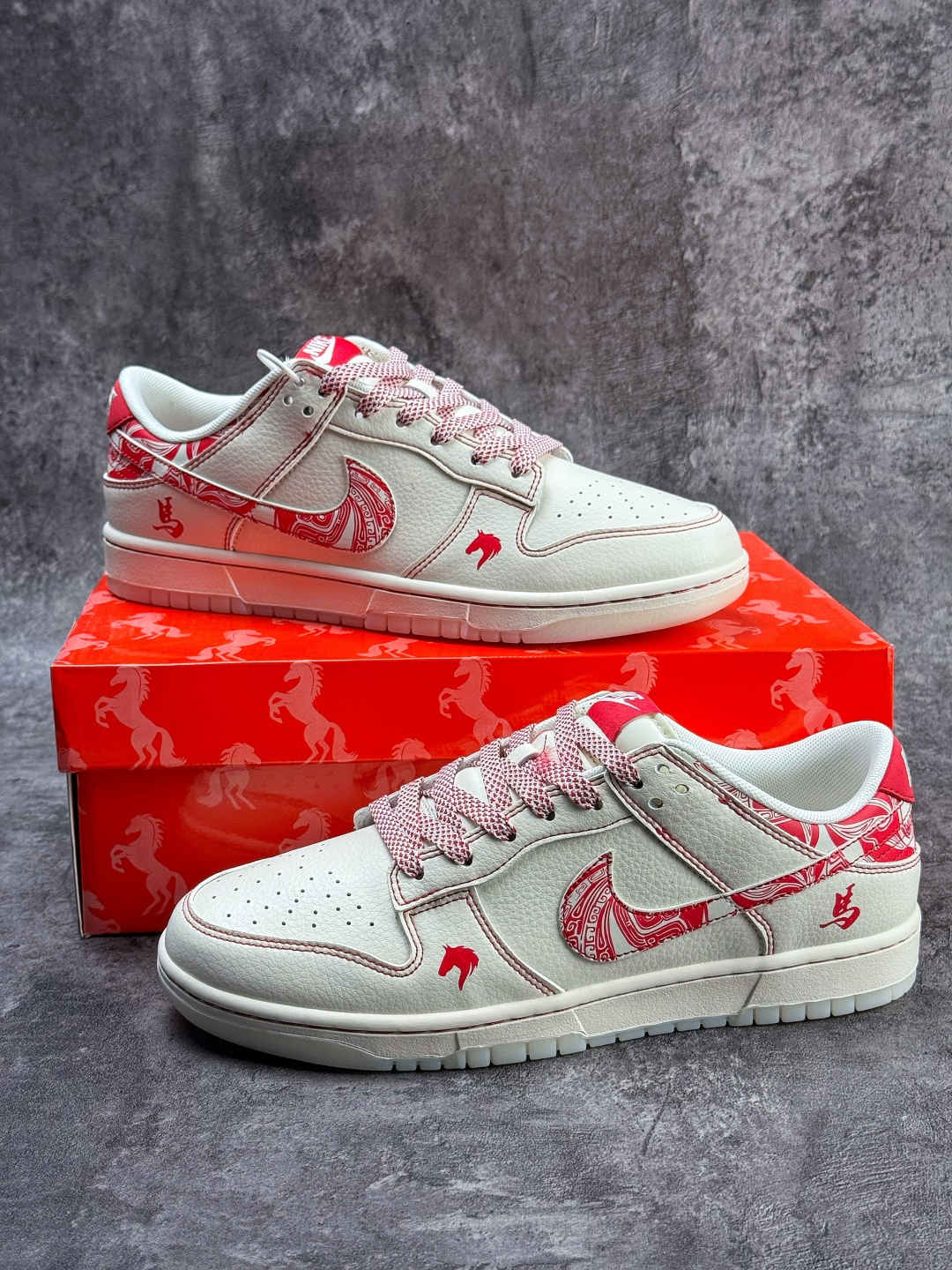 220 Nike SB Dunk Low 马年限定 白红满天星 JY6988-133-Chinese UA Cheap High Quatity Brand Clothes Bags handbags Sneakers wholesale wholesaler seller from China Factory suppliers Fashion Clothing Shoes best Quality Beautiful Price 220 Nike SB Dunk Low 马年限定 白红满天星 JY6988-133